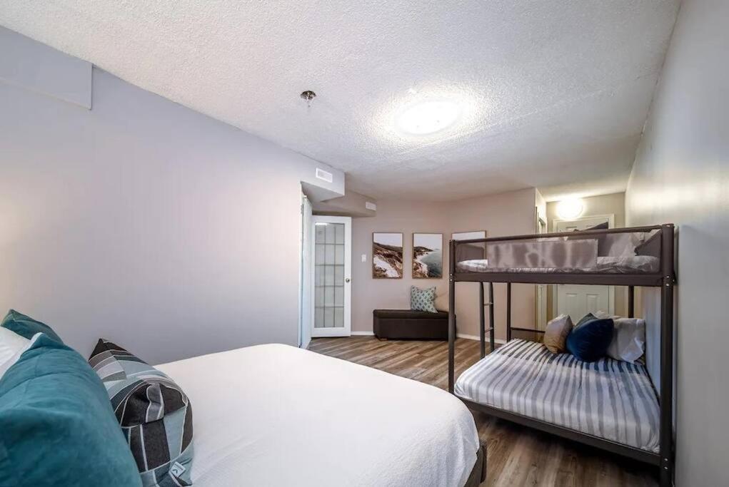 Apartment Stunning River View Home, King Bed, Golf, Firepit