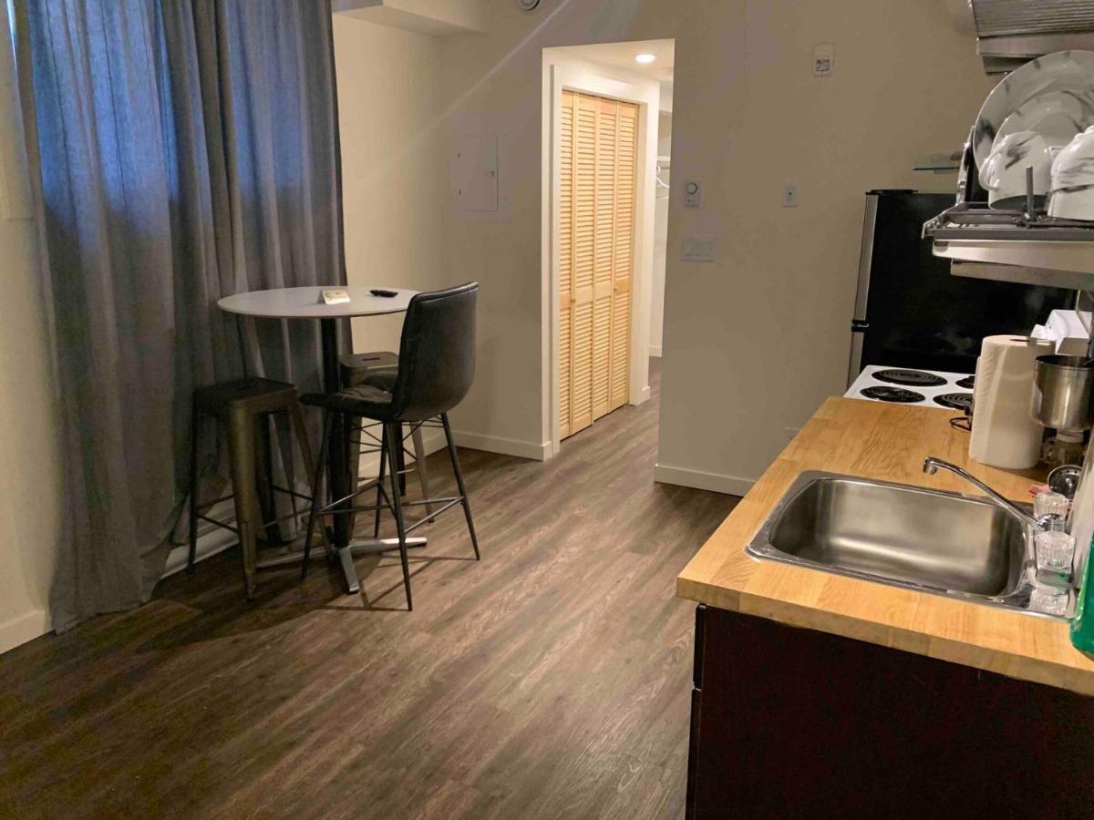 Brand New Dt 1 Bedroom Close To Edmonton, Canada Apartment