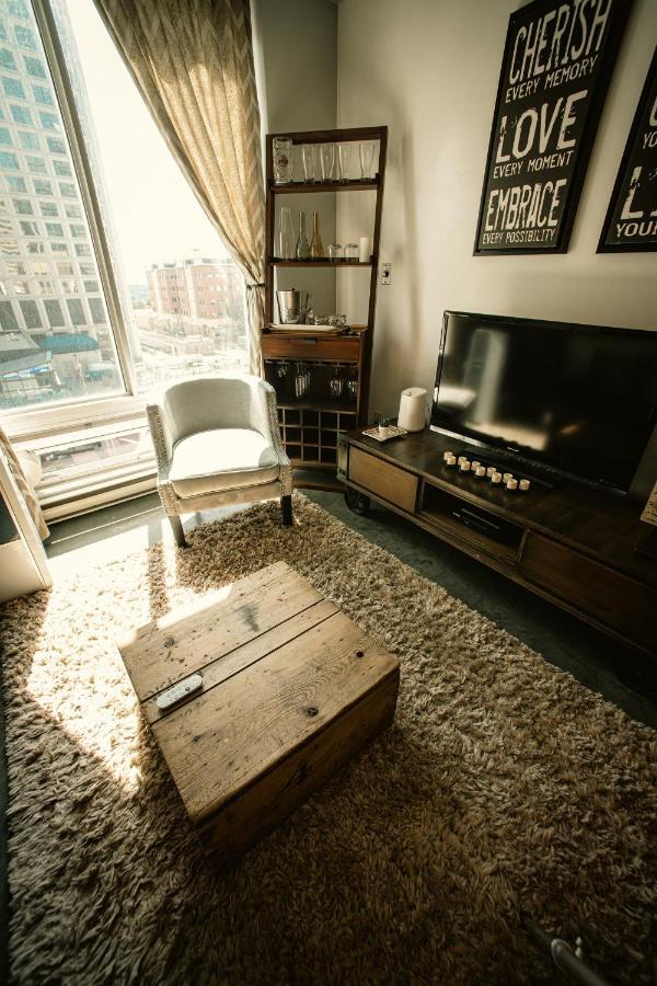 2 Full Beds, Free Parking Underground Heated, Rogers Place, 1 Bedroom Downtown Apartment