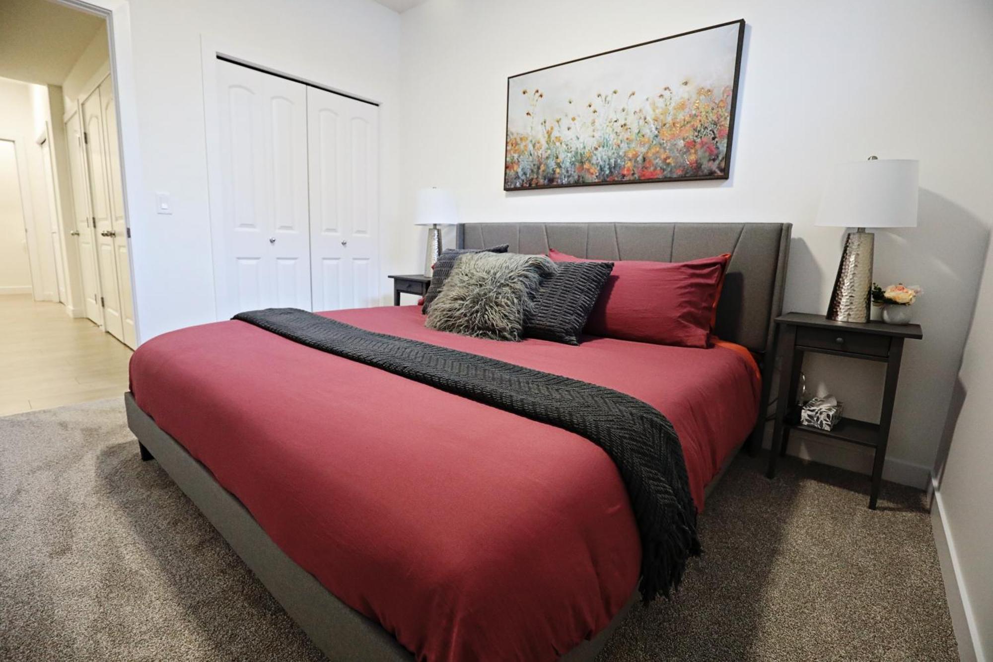 Stylish Retreat With King Bed, Long Stays, Wem, Disney+ * Edmonton