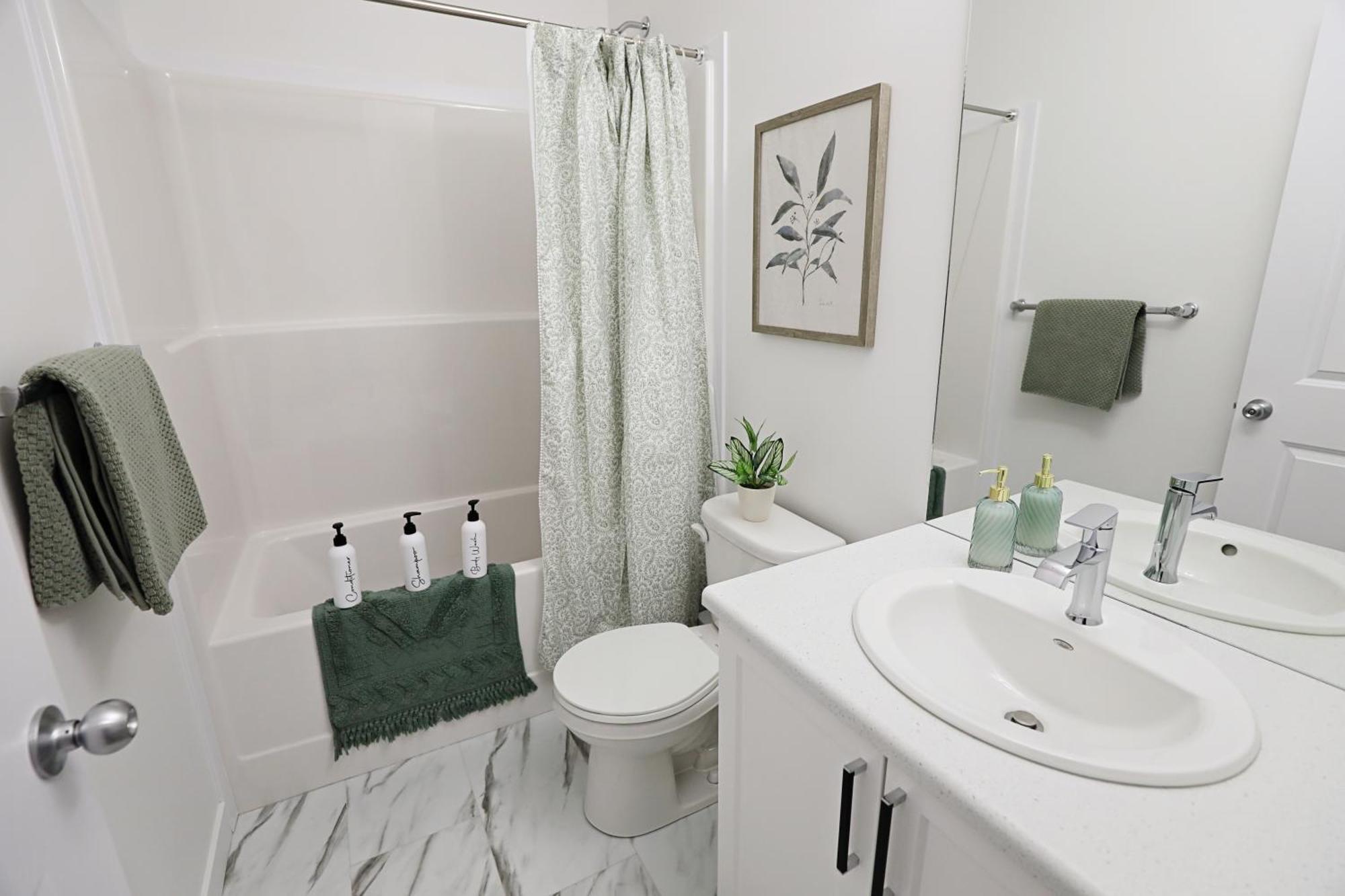 Stylish Retreat With King Bed, Long Stays, Wem, Disney+