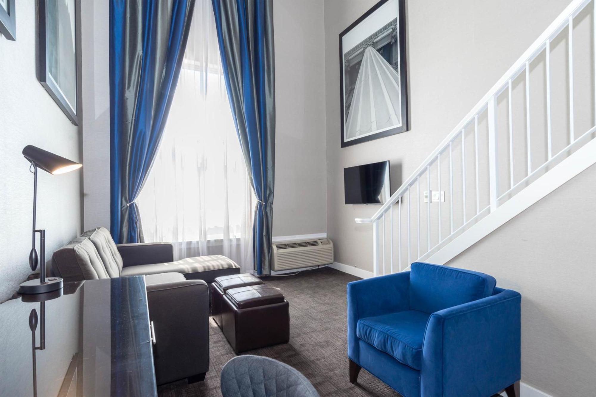 Sandman Signature South Hotel 4*