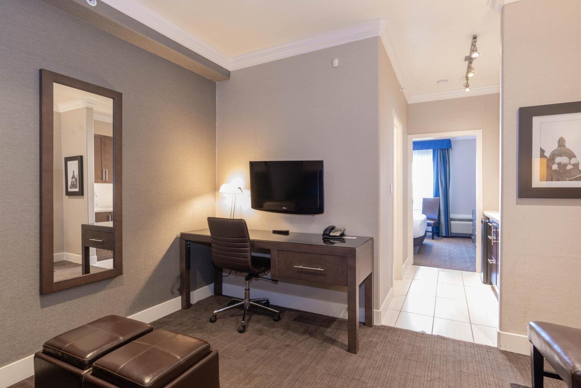 Hotel Sandman Signature South 4*