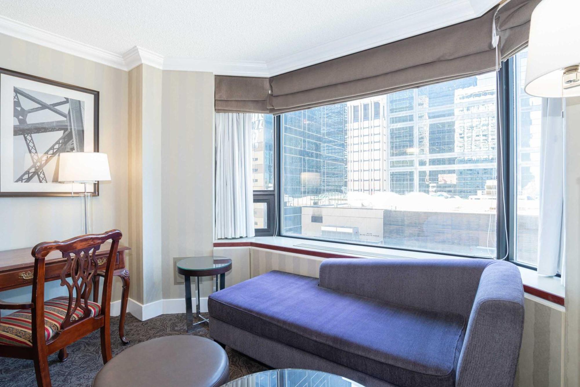 Sandman Signature Downtown Hotel 4*