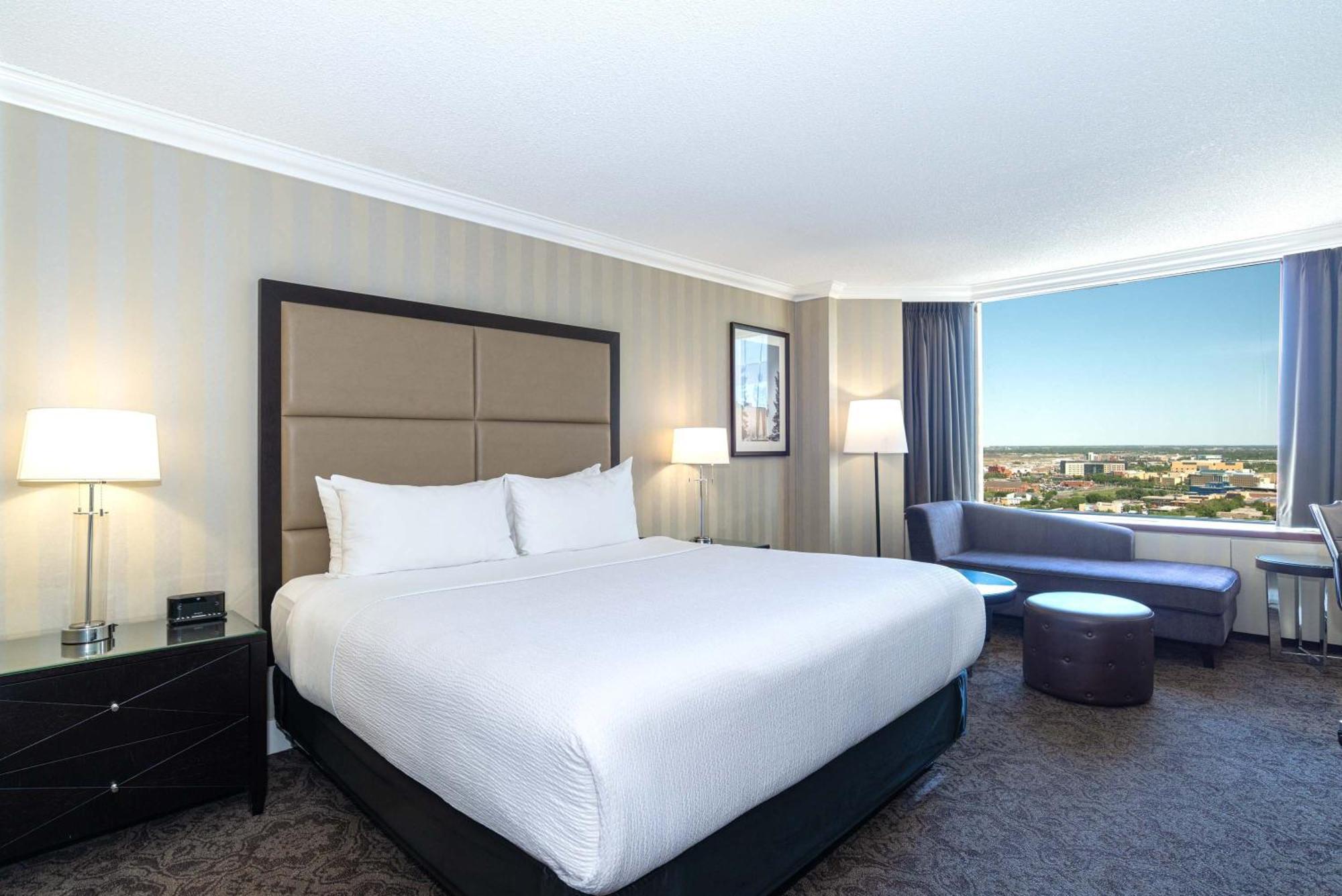 Hotel Sandman Signature Downtown