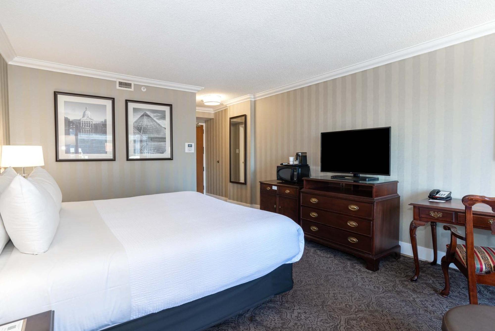 Sandman Signature Downtown Hotel 4*
