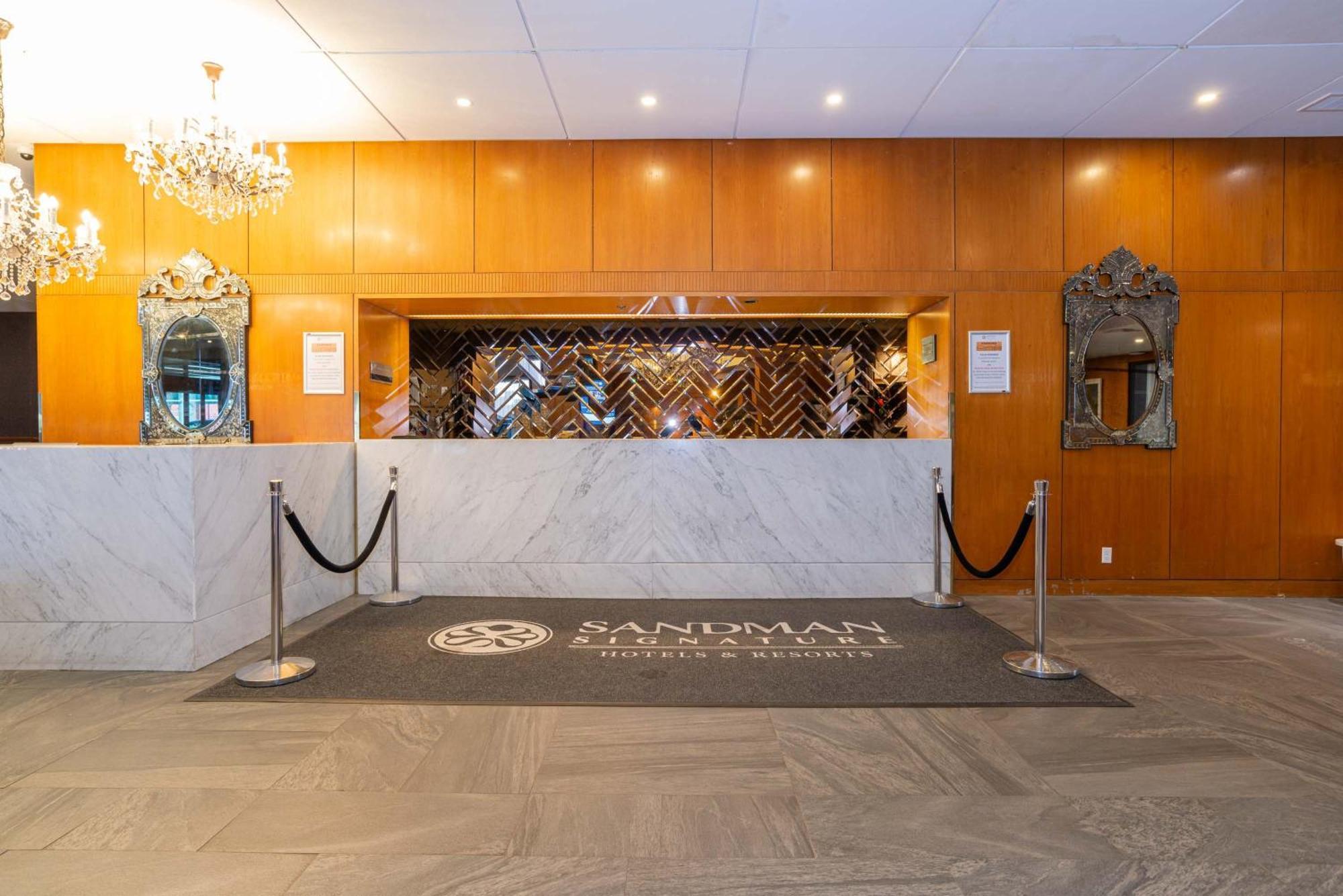 Hotel Sandman Signature Downtown 4*