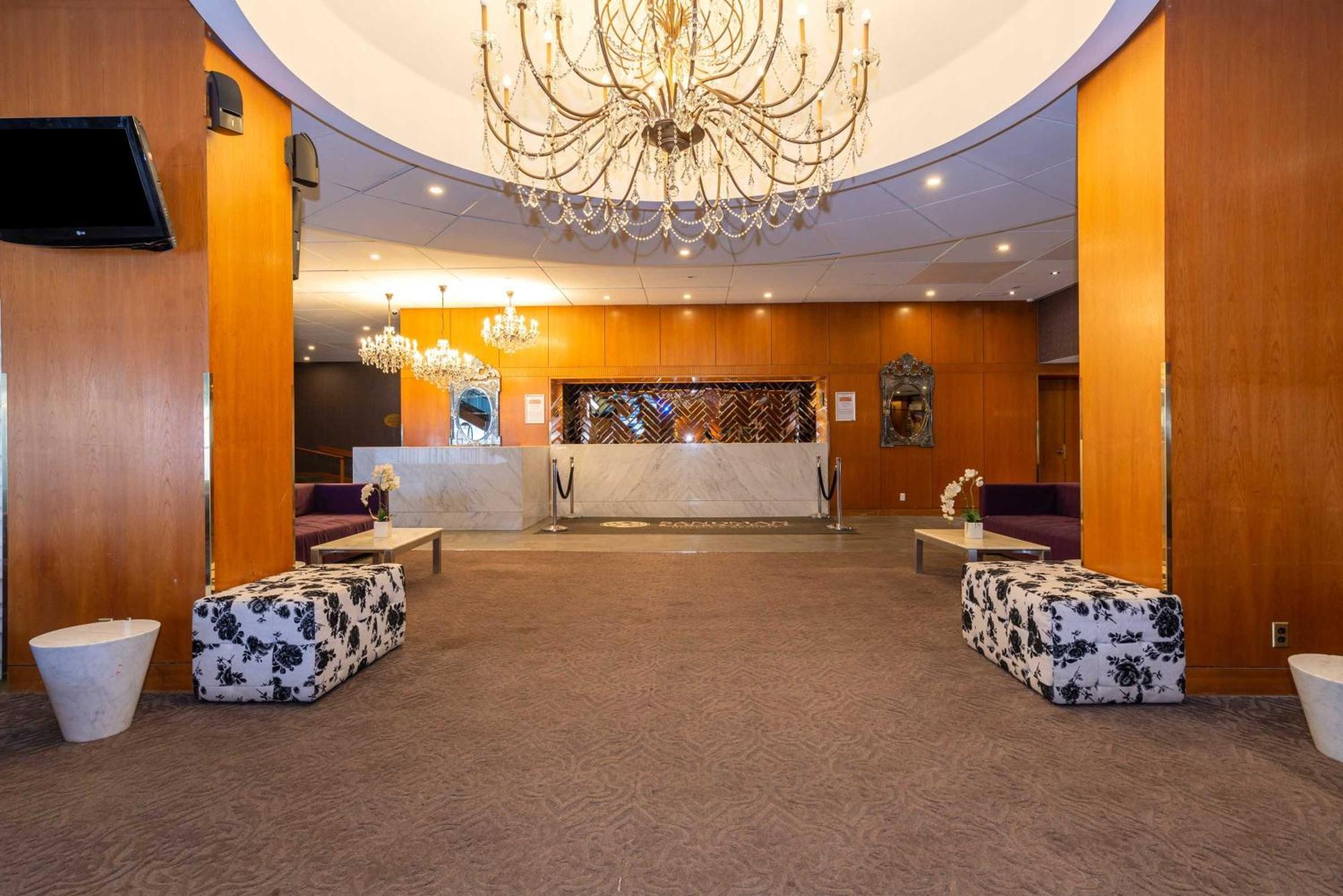 Sandman Signature Downtown Hotel 4*