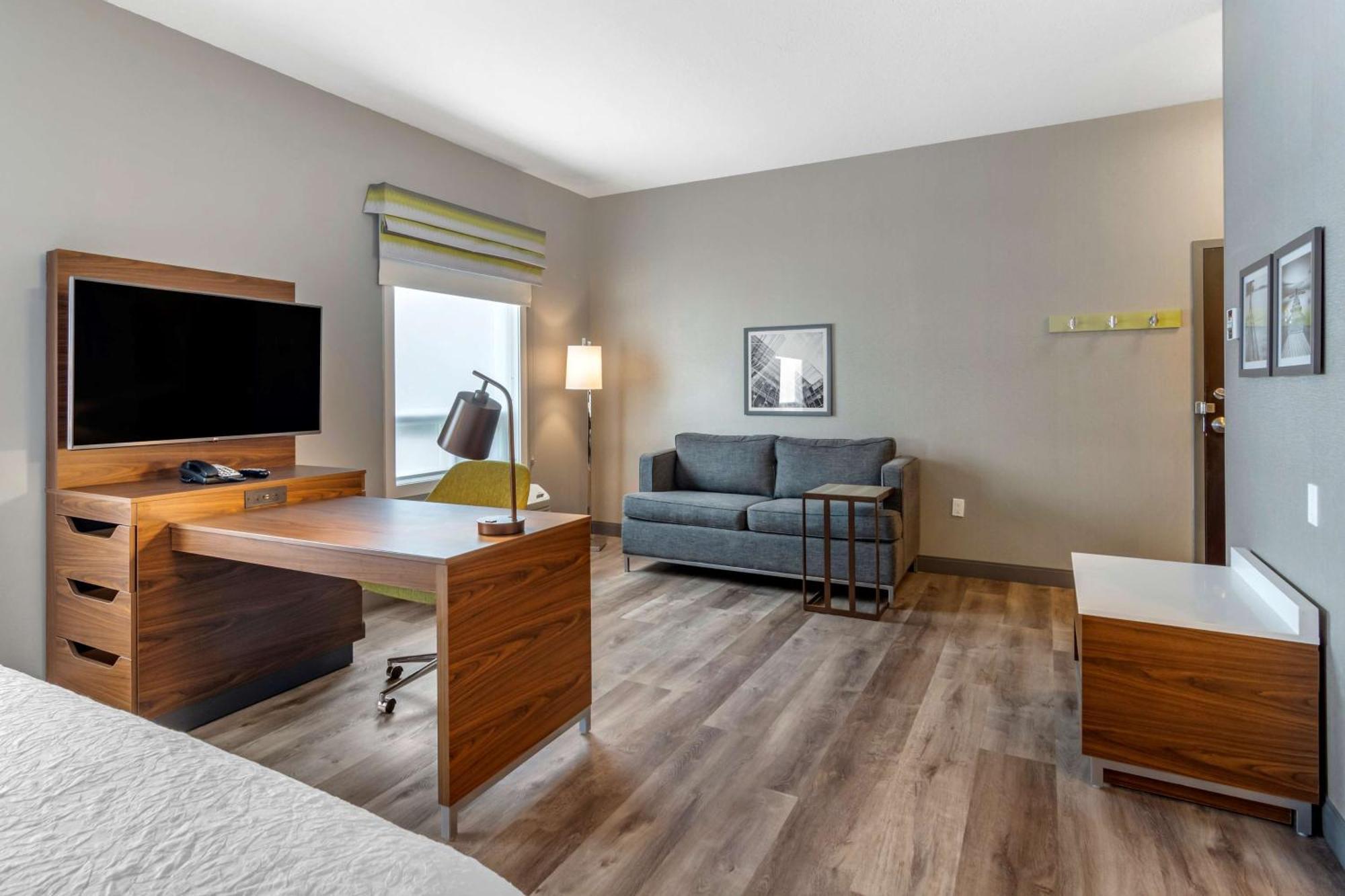 Hampton & Edmonton/west 3*