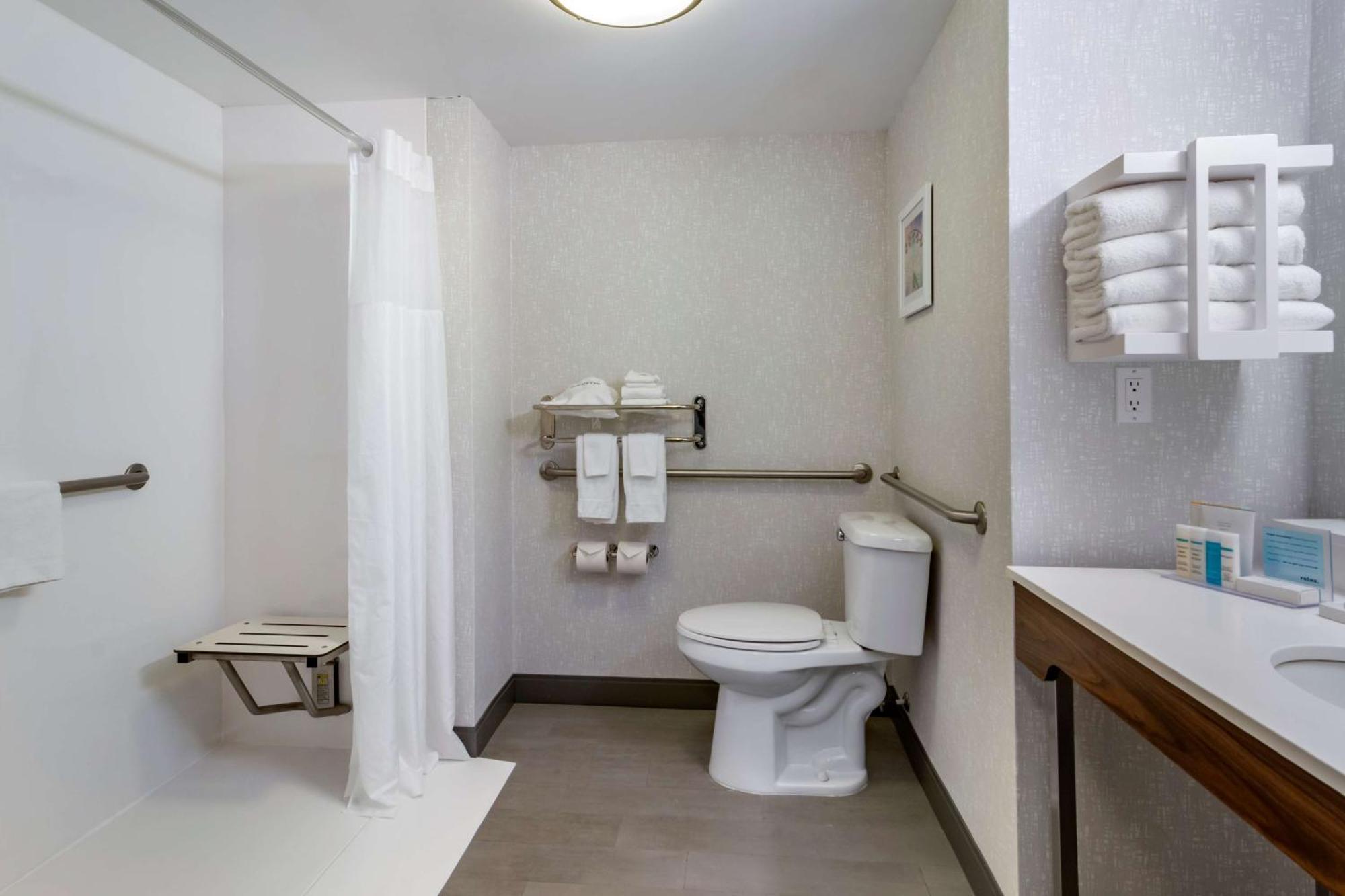 Hampton & Edmonton/west Hotel 3*