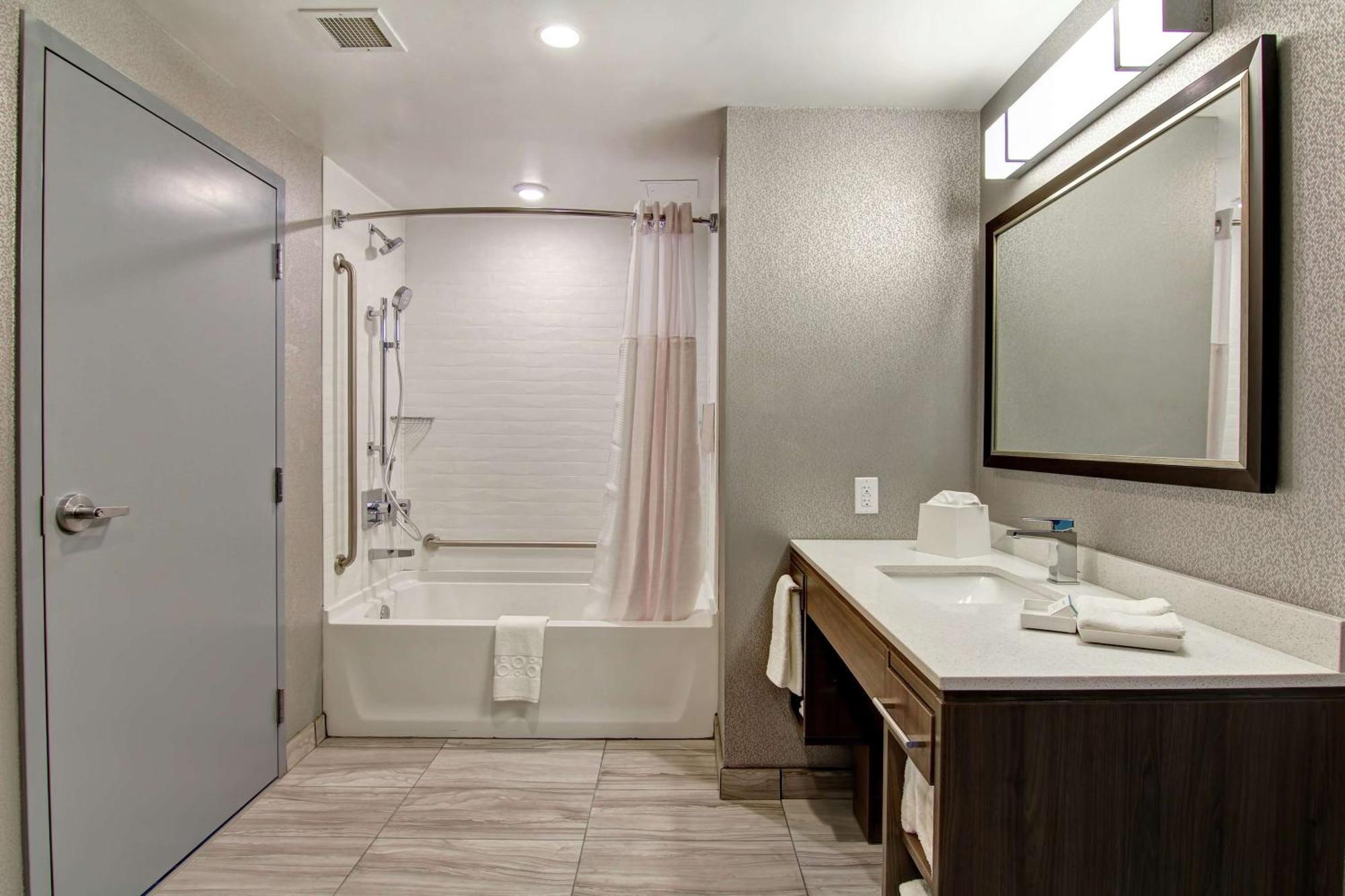 Home2 By Hilton South Hotel 3*