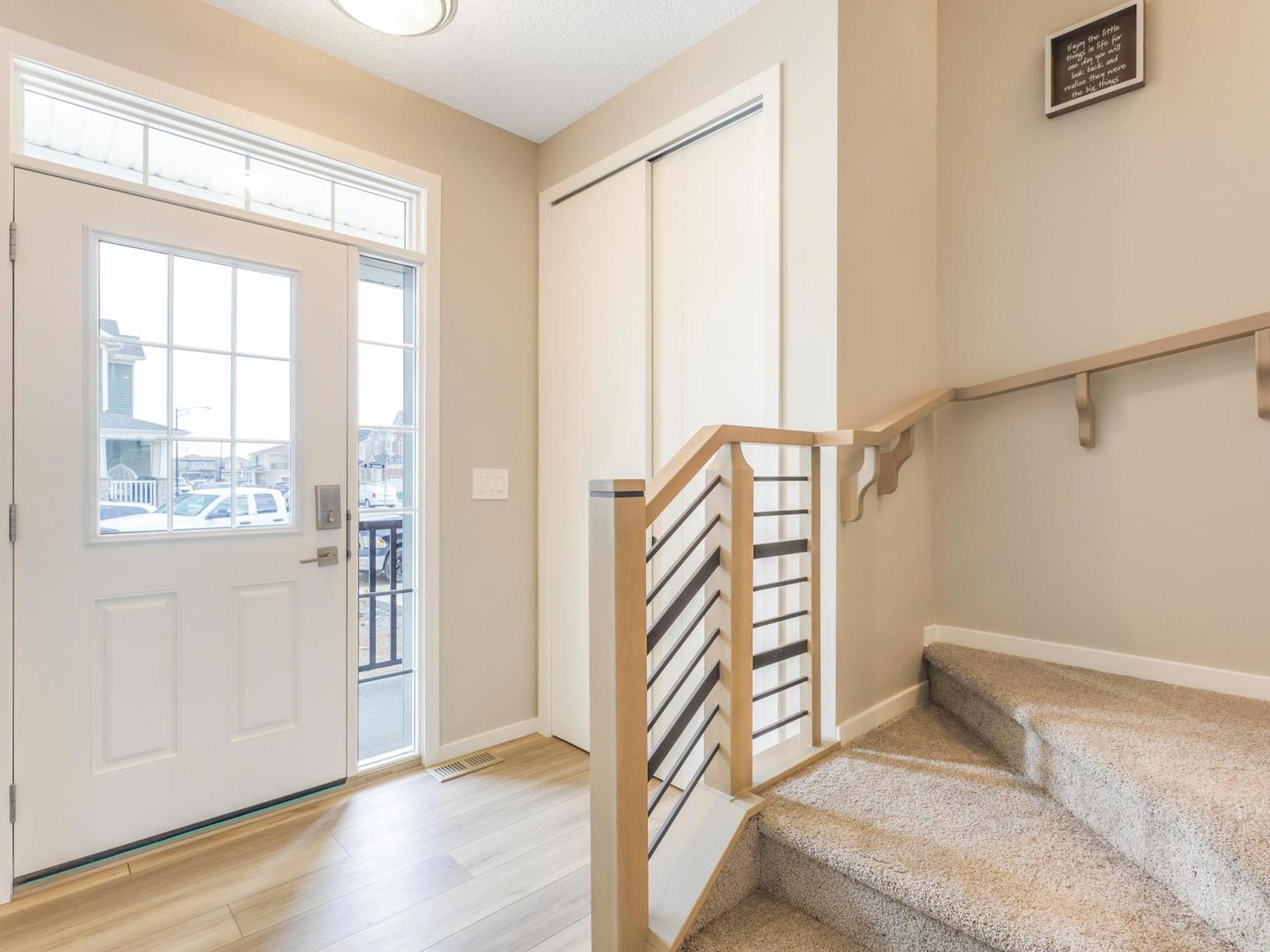 A Cozy 3 Bedroom New House With 2 Living * Edmonton