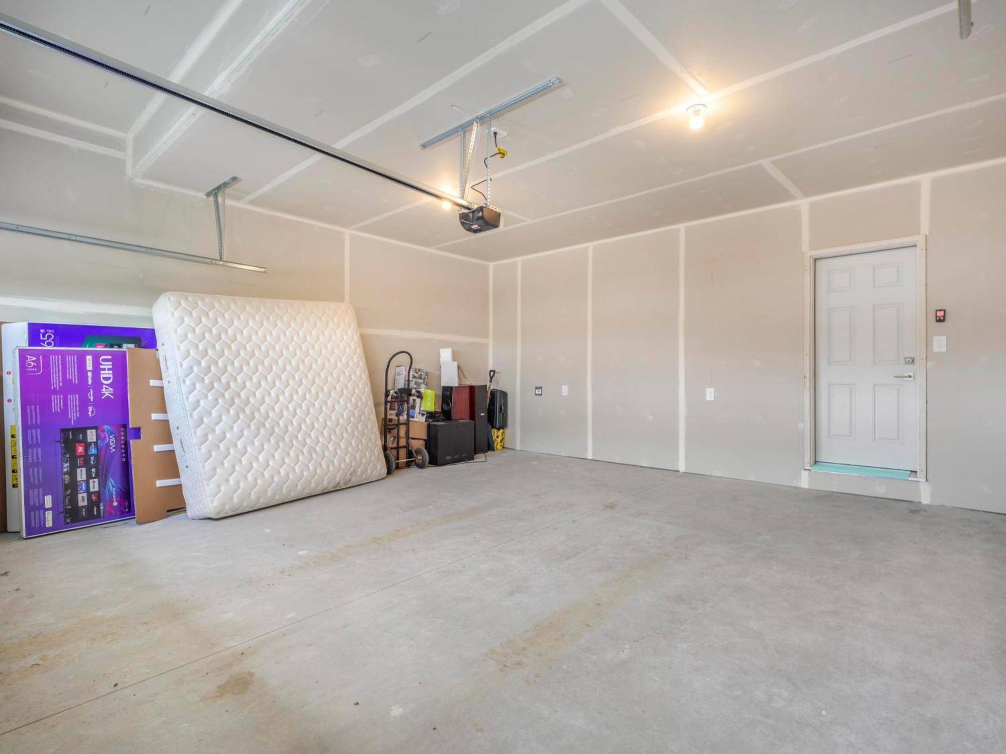 A Cozy 3 Bedroom New House With 2 Living Apartment Edmonton
