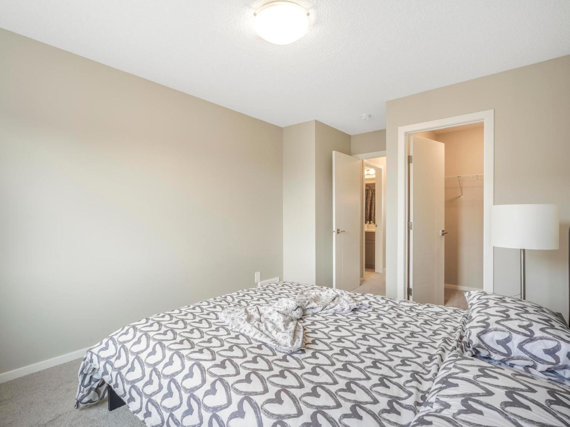 A Cozy 3 Bedroom New House With 2 Living