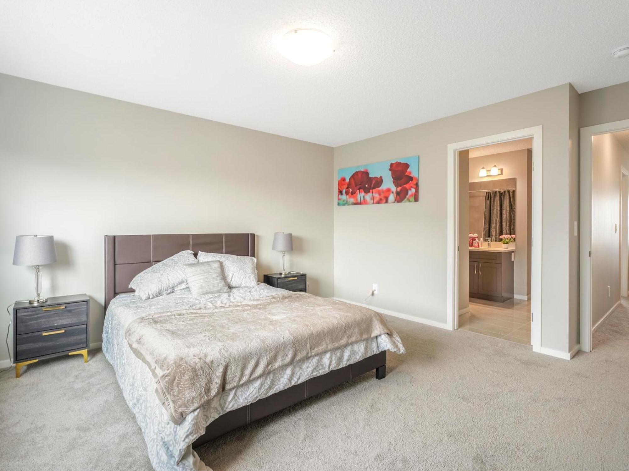 A Cozy 3 Bedroom New House With 2 Living * Edmonton