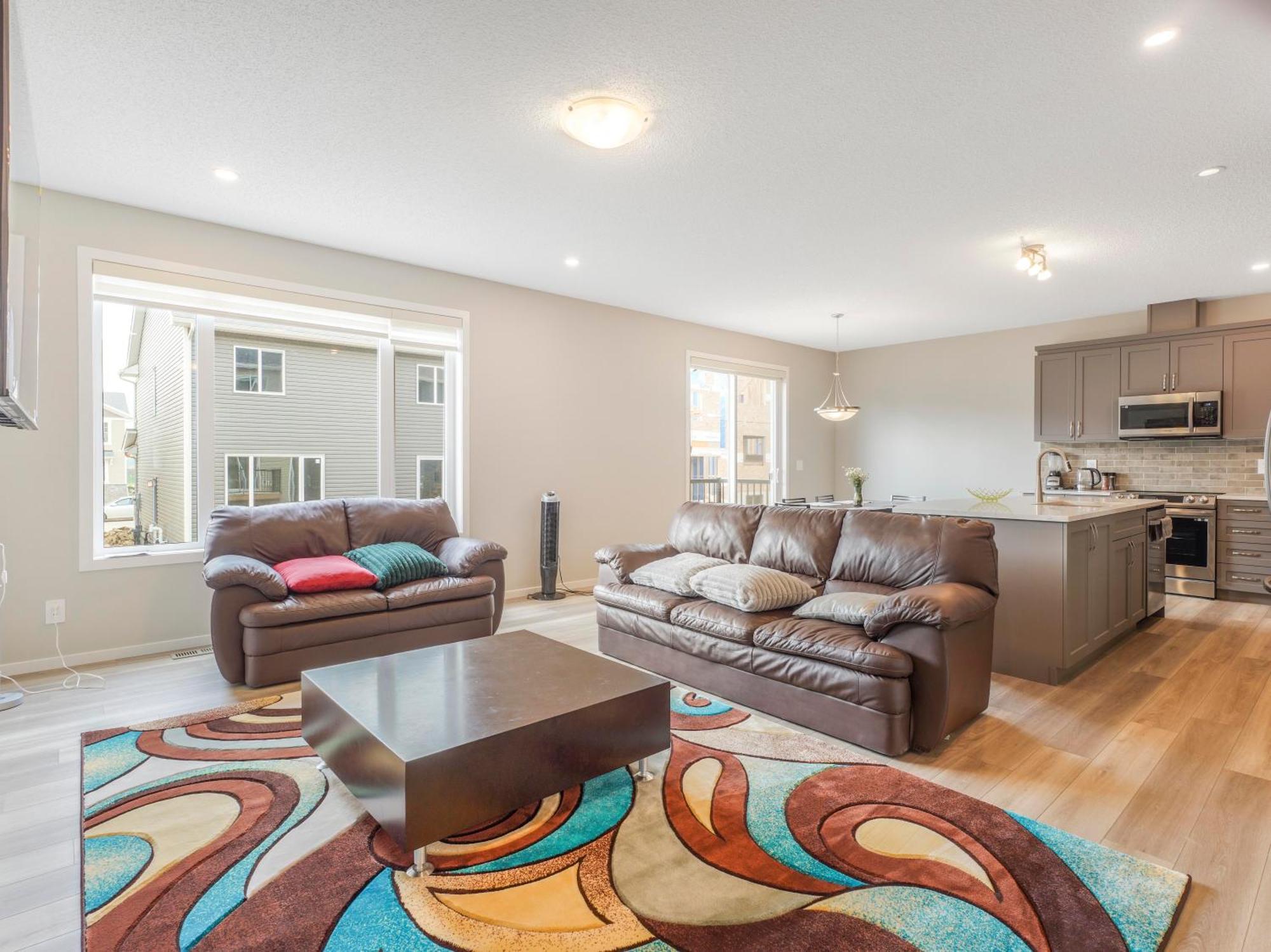 A Cozy 3 Bedroom New House With 2 Living