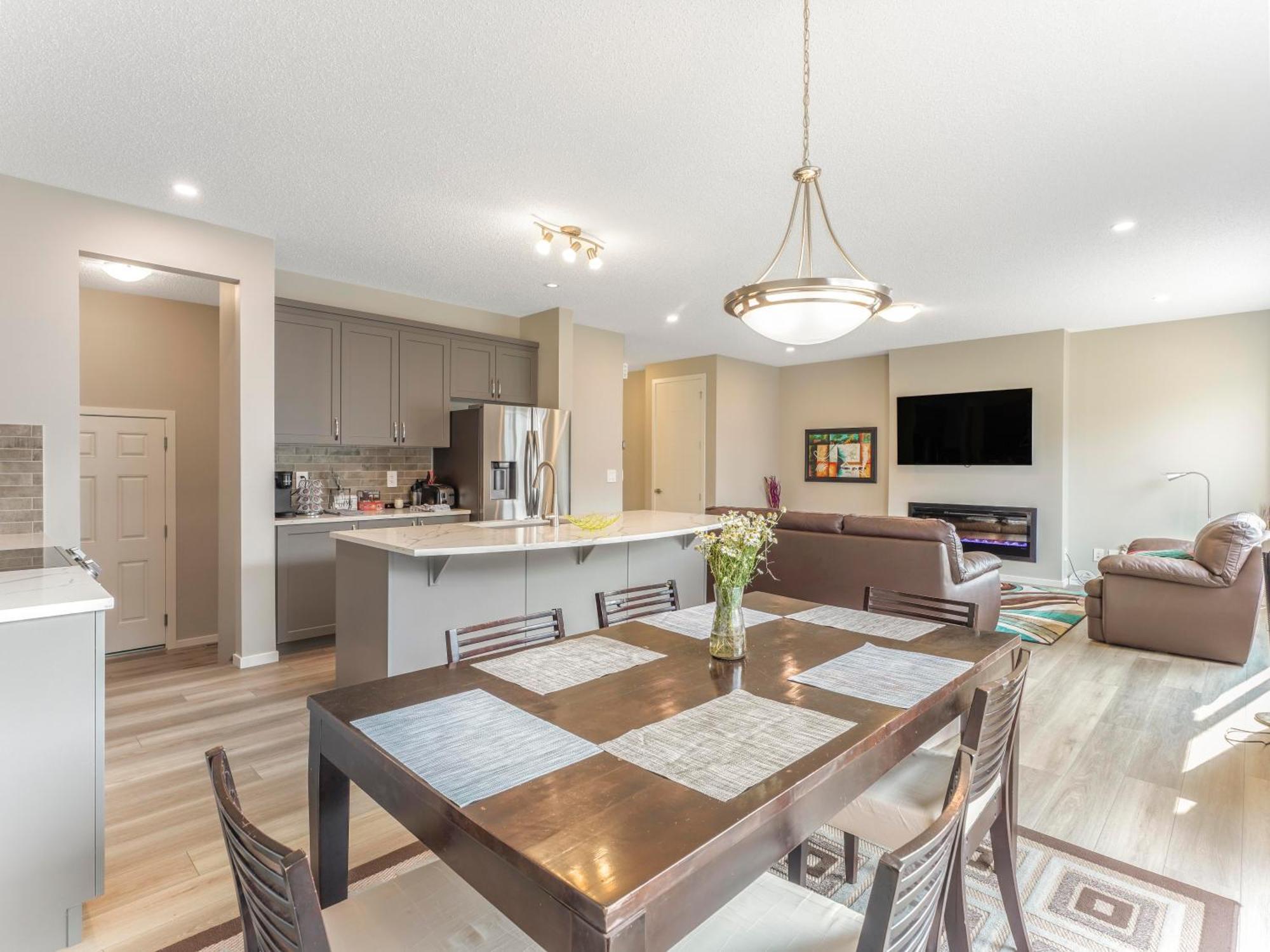 A Cozy 3 Bedroom New House With 2 Living Apartment *