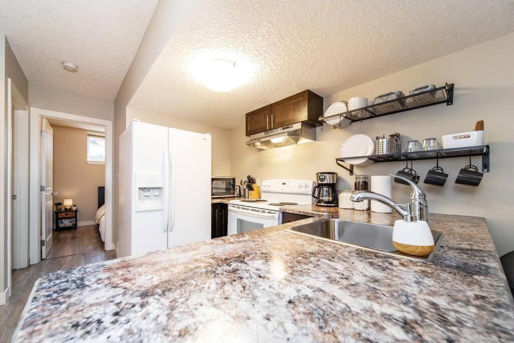 Bright Modern - Netflix - Wifi - Long Apartment *