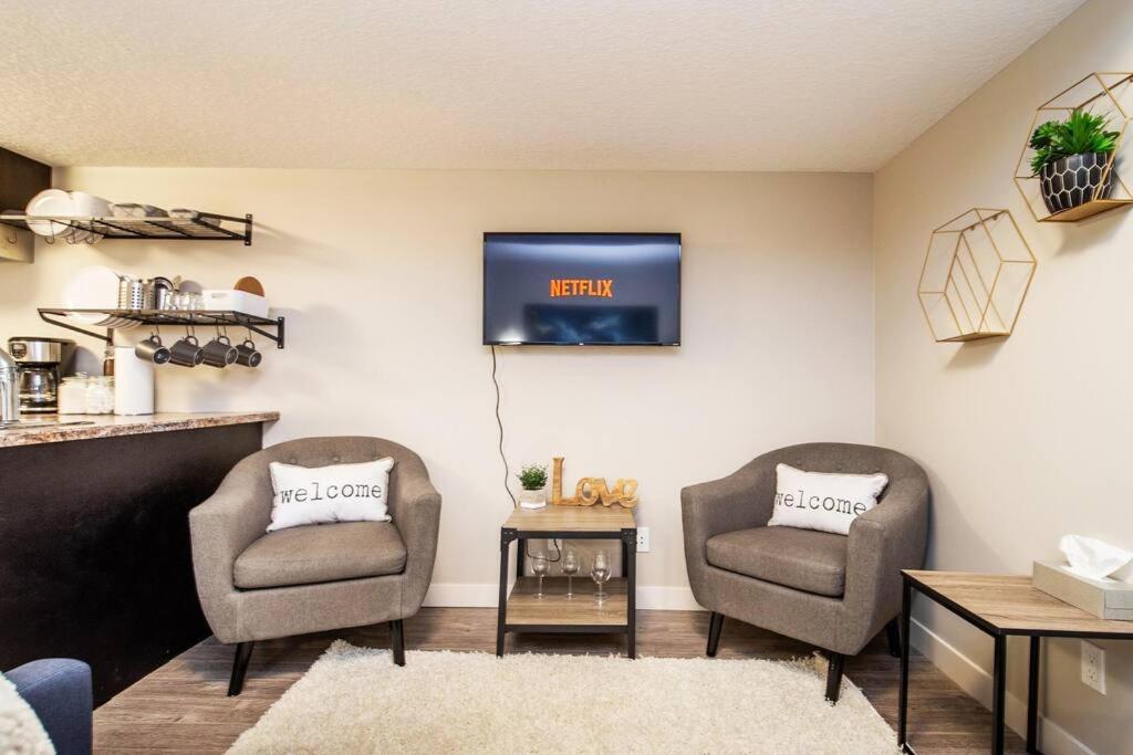 Bright Modern - Netflix - Wifi - Long Edmonton