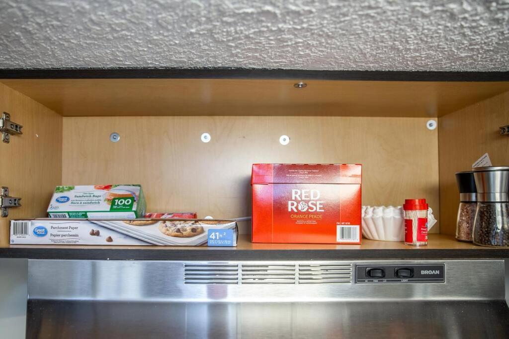 Bright Modern - Netflix - Wifi - Long Edmonton