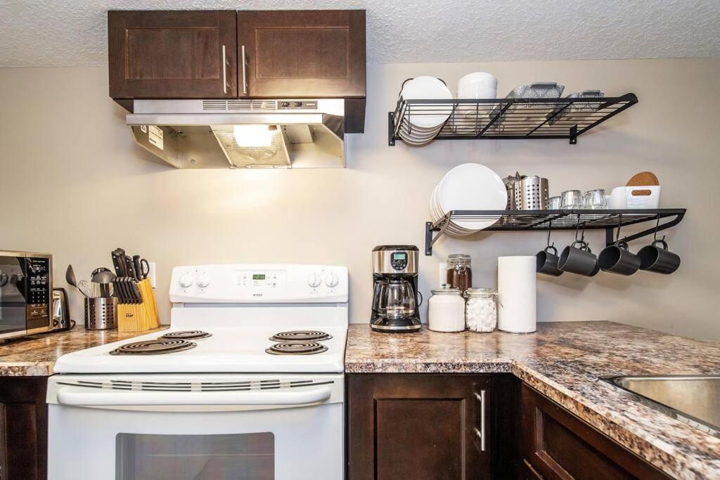 Bright Modern - Netflix - Wifi - Long Apartment