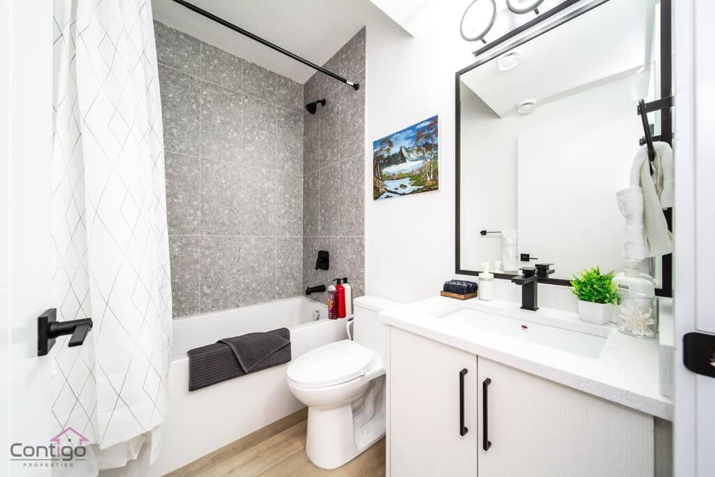 Apartment The Zen Den, King Bed, Near Dt, Wem, Heated Floor, Bsmt *
