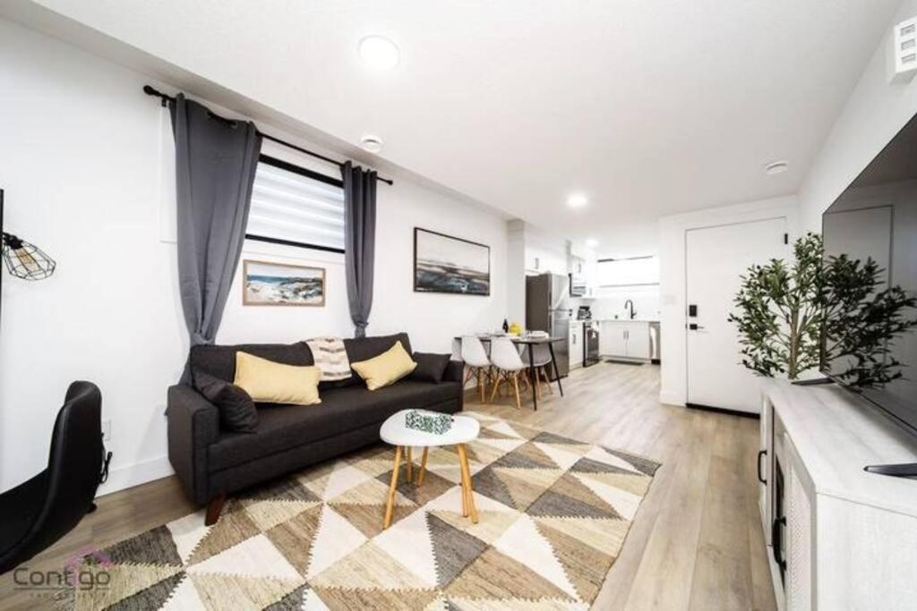The Zen Den, King Bed, Near Dt, Wem, Heated Floor, Bsmt * Edmonton