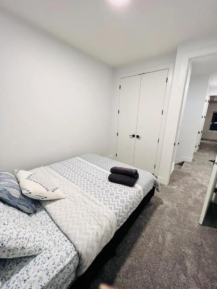 M21 Luxurious, Downtown River Valley Home, Centrally Located, Close To Everything * Edmonton