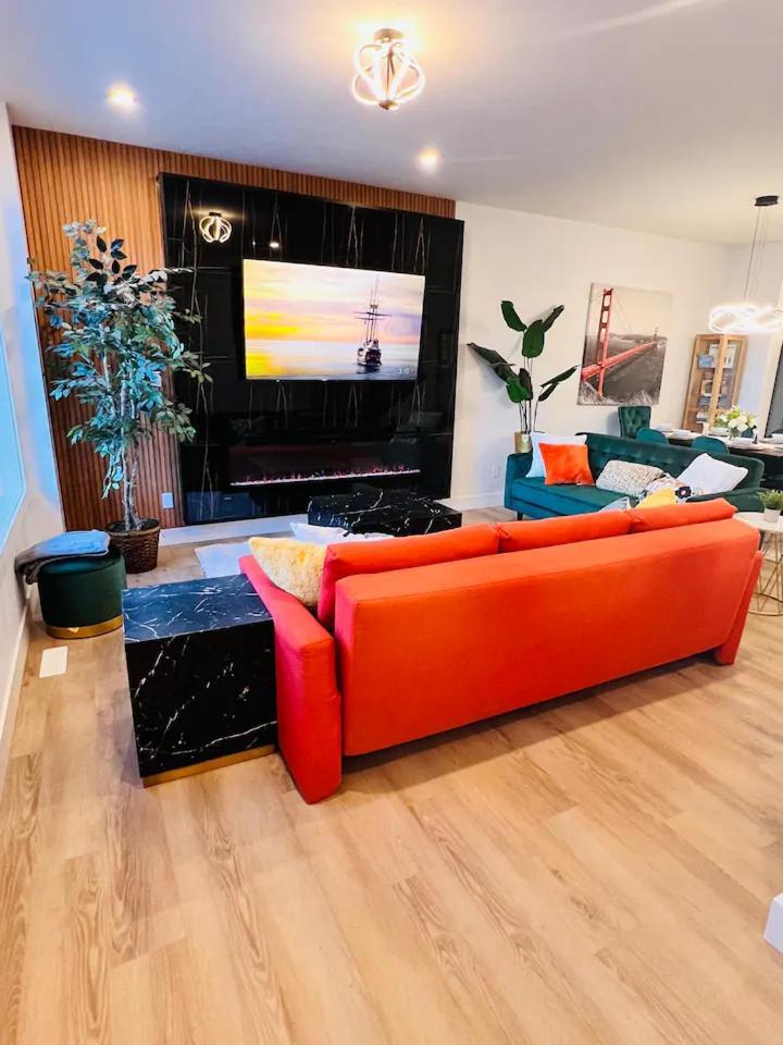 Holiday home M21 Luxurious, Downtown River Valley Home, Centrally Located, Close To Everything