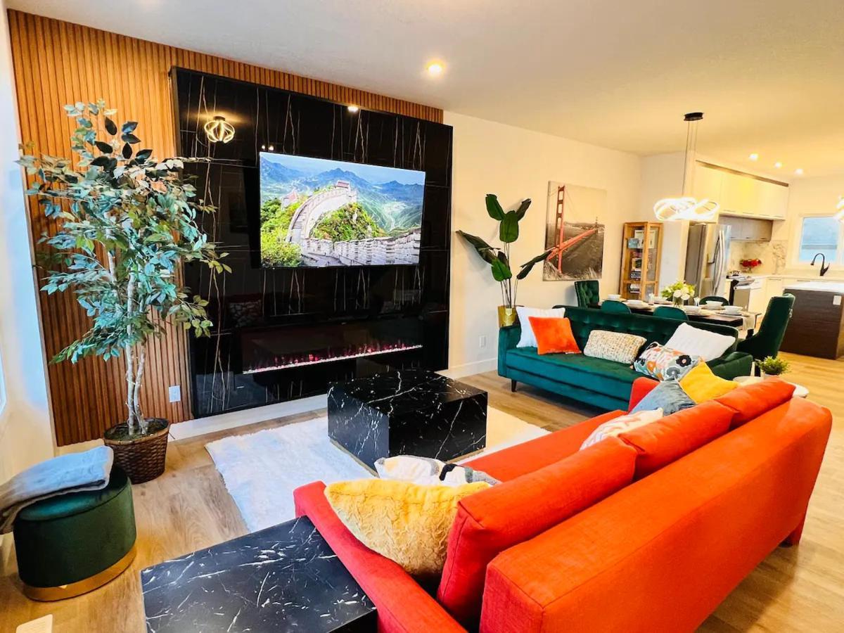 M21 Luxurious, Downtown River Valley Home, Centrally Located, Close To Everything * Edmonton