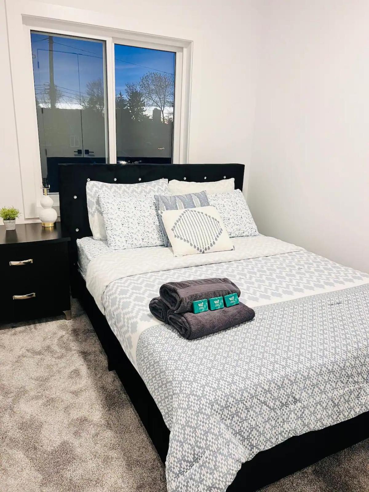 M21 Luxurious, Downtown River Valley Home, Centrally Located, Close To Everything Holiday home *