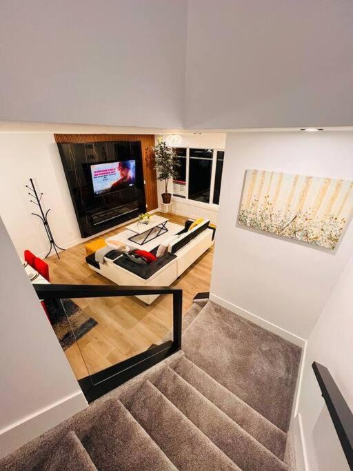 M19 Stylish Modern Downtown Holiday home