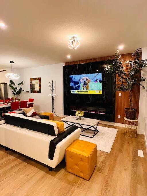 M19 Stylish Modern Downtown Holiday home