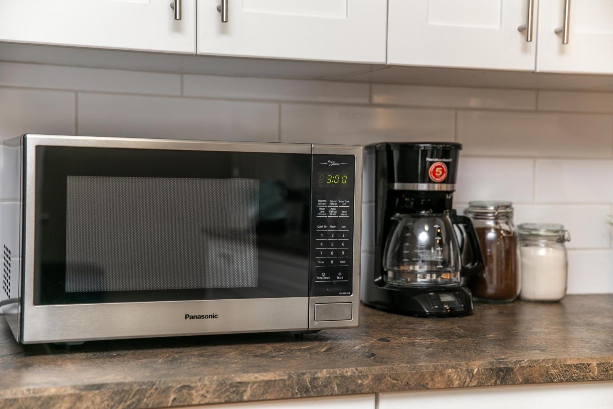 Executive - Long Welcome - Garage Parking - Free Wifi & Netflix * Edmonton