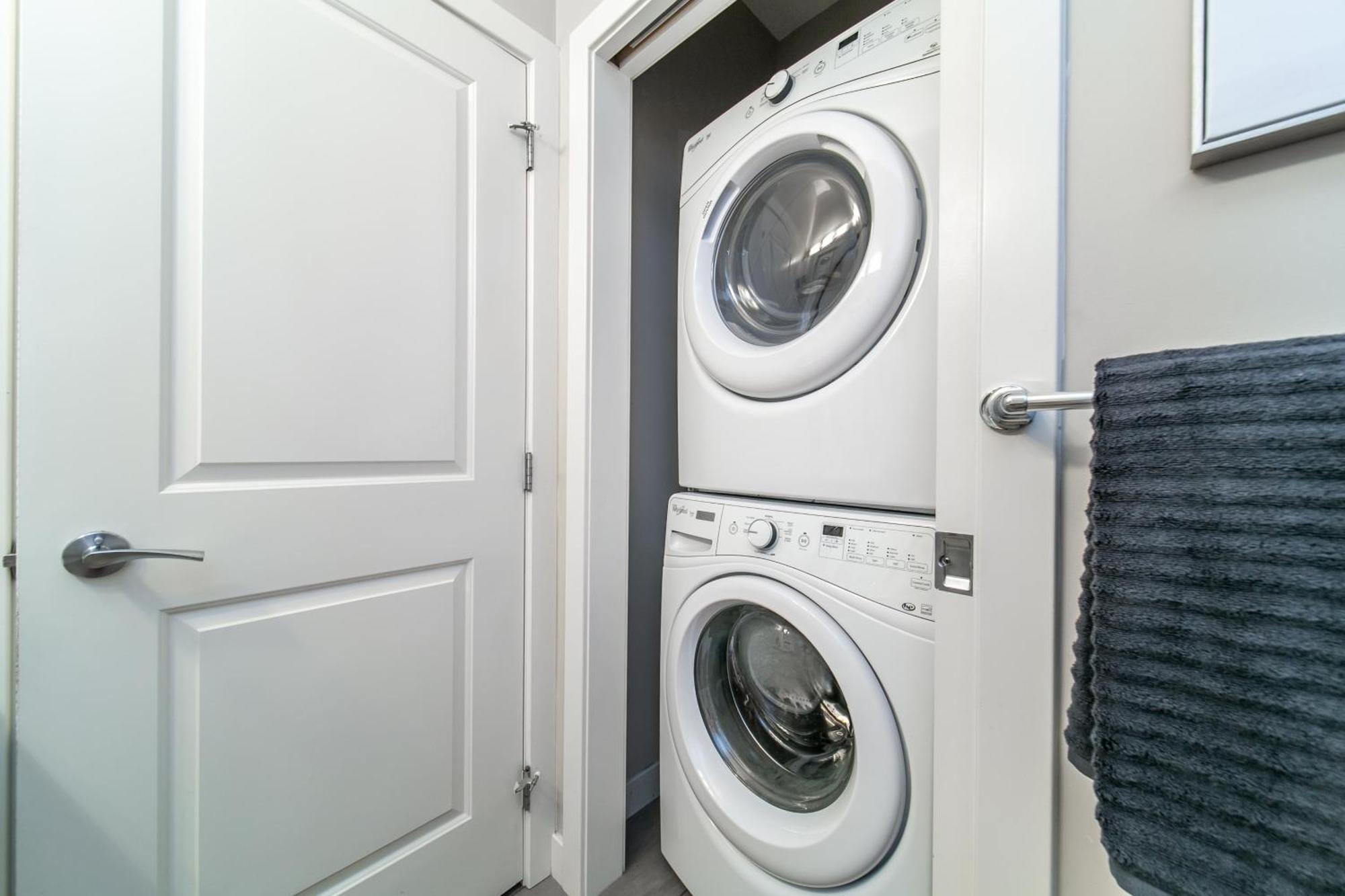Executive - Long Welcome - Garage Parking - Free Wifi & Netflix Holiday home Edmonton