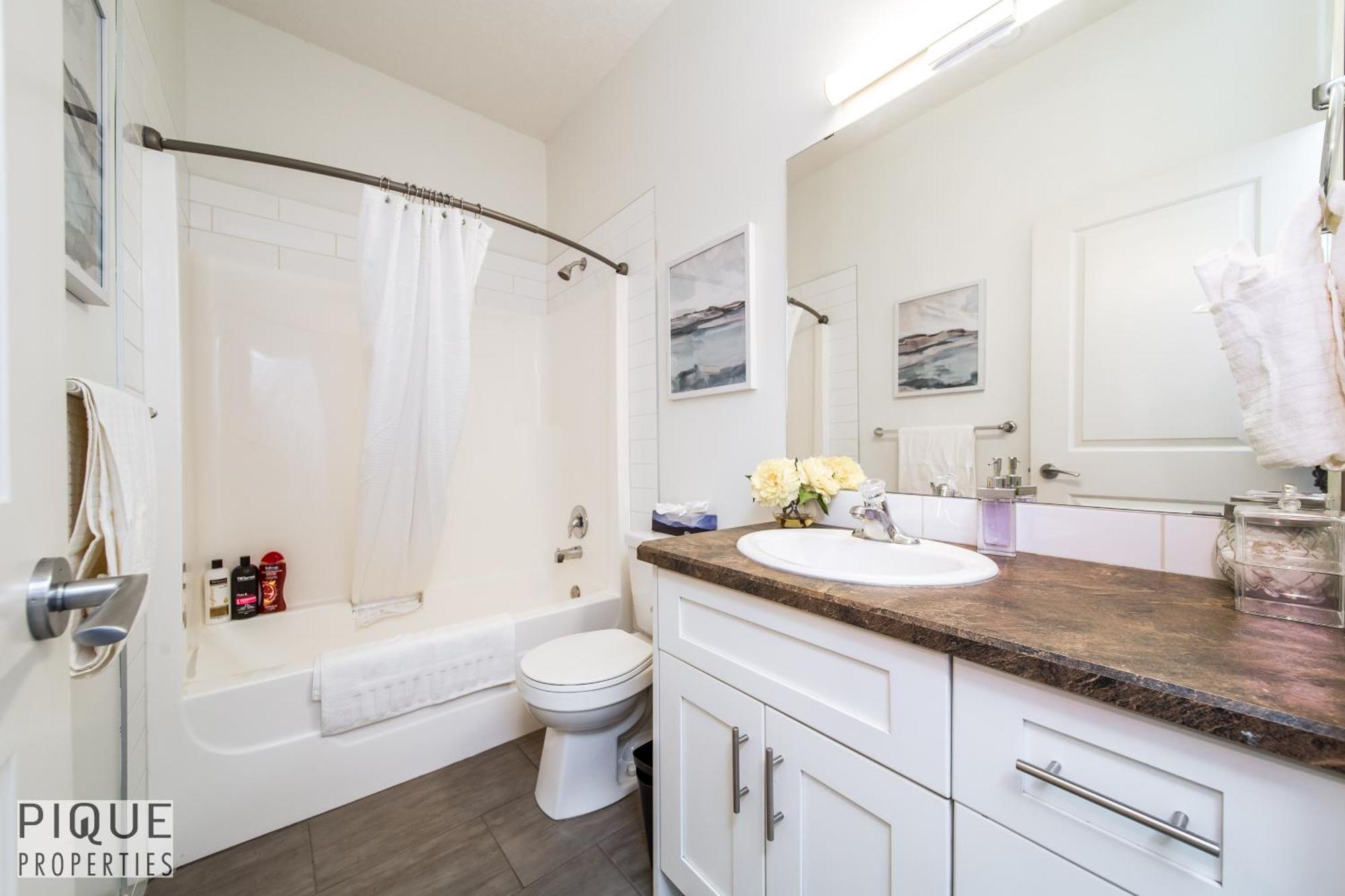 Executive - Long Welcome - Garage Parking - Free Wifi & Netflix * Edmonton