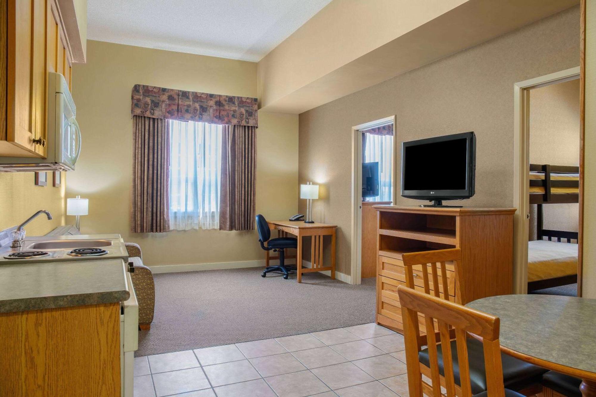 Days & By Wyndham West 3* Edmonton