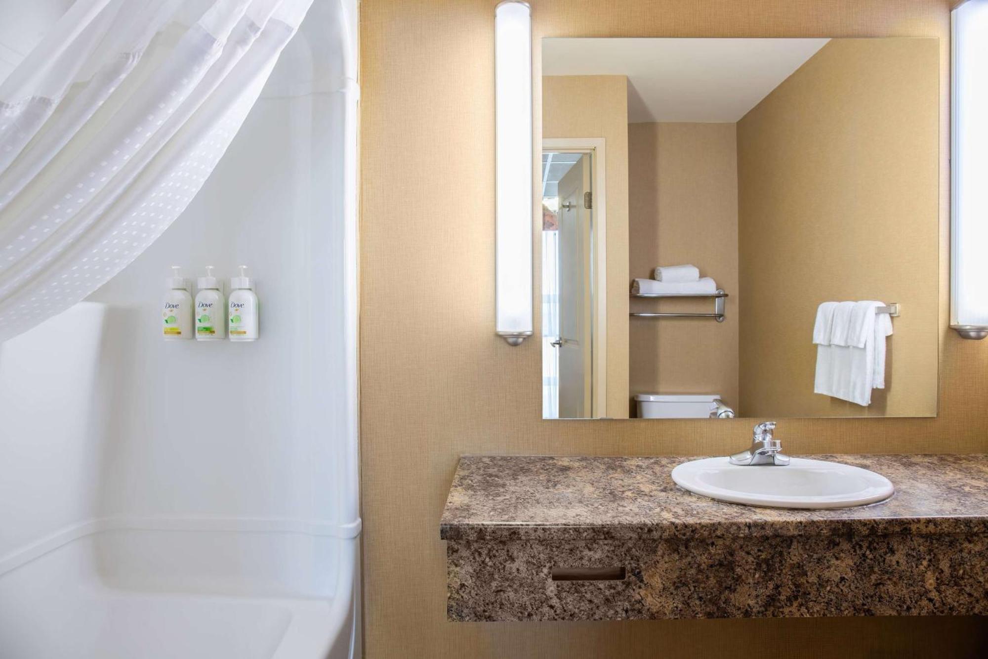 Days & By Wyndham West 3* Edmonton