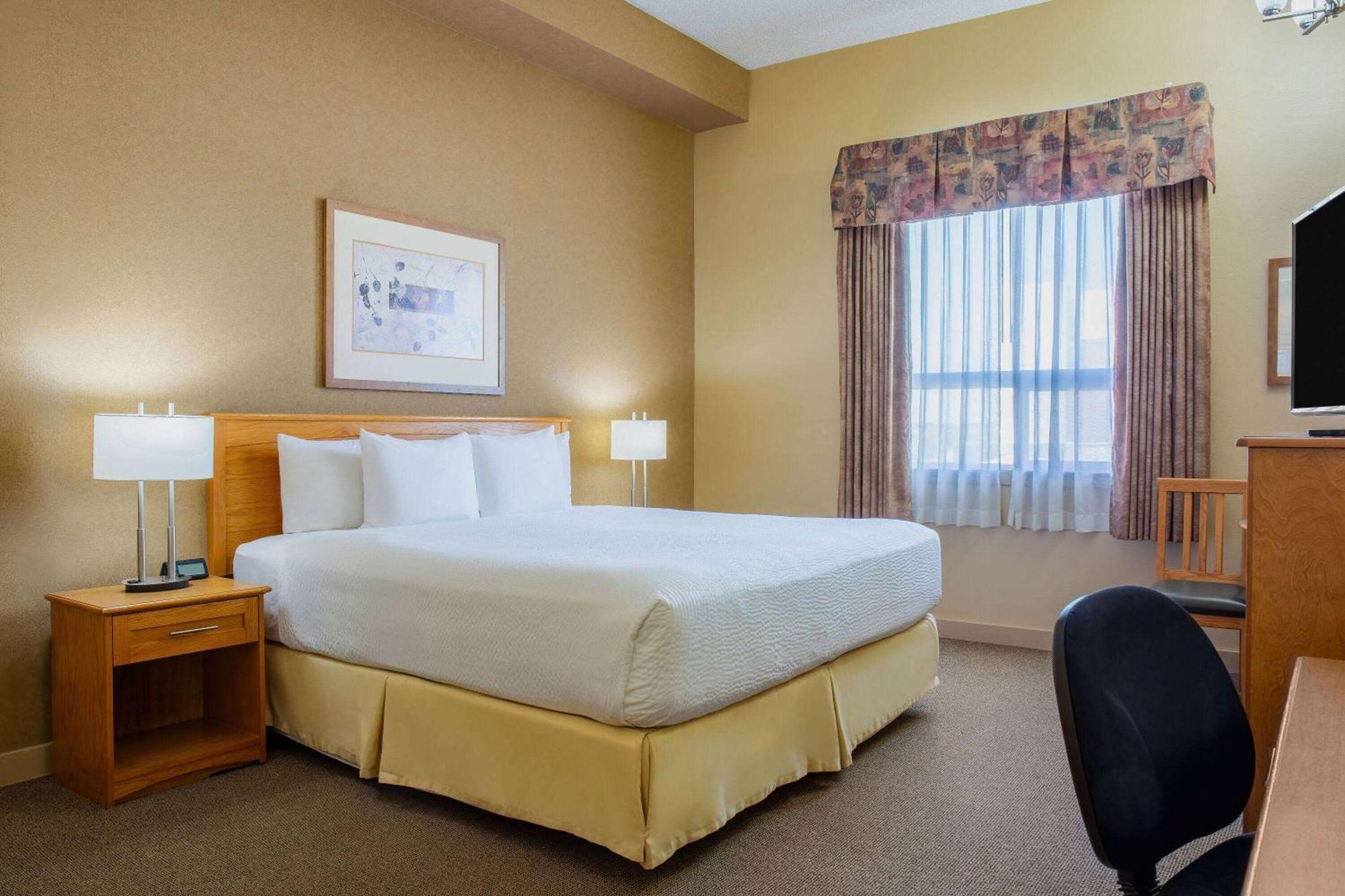 Days & By Wyndham West Hotel 3*