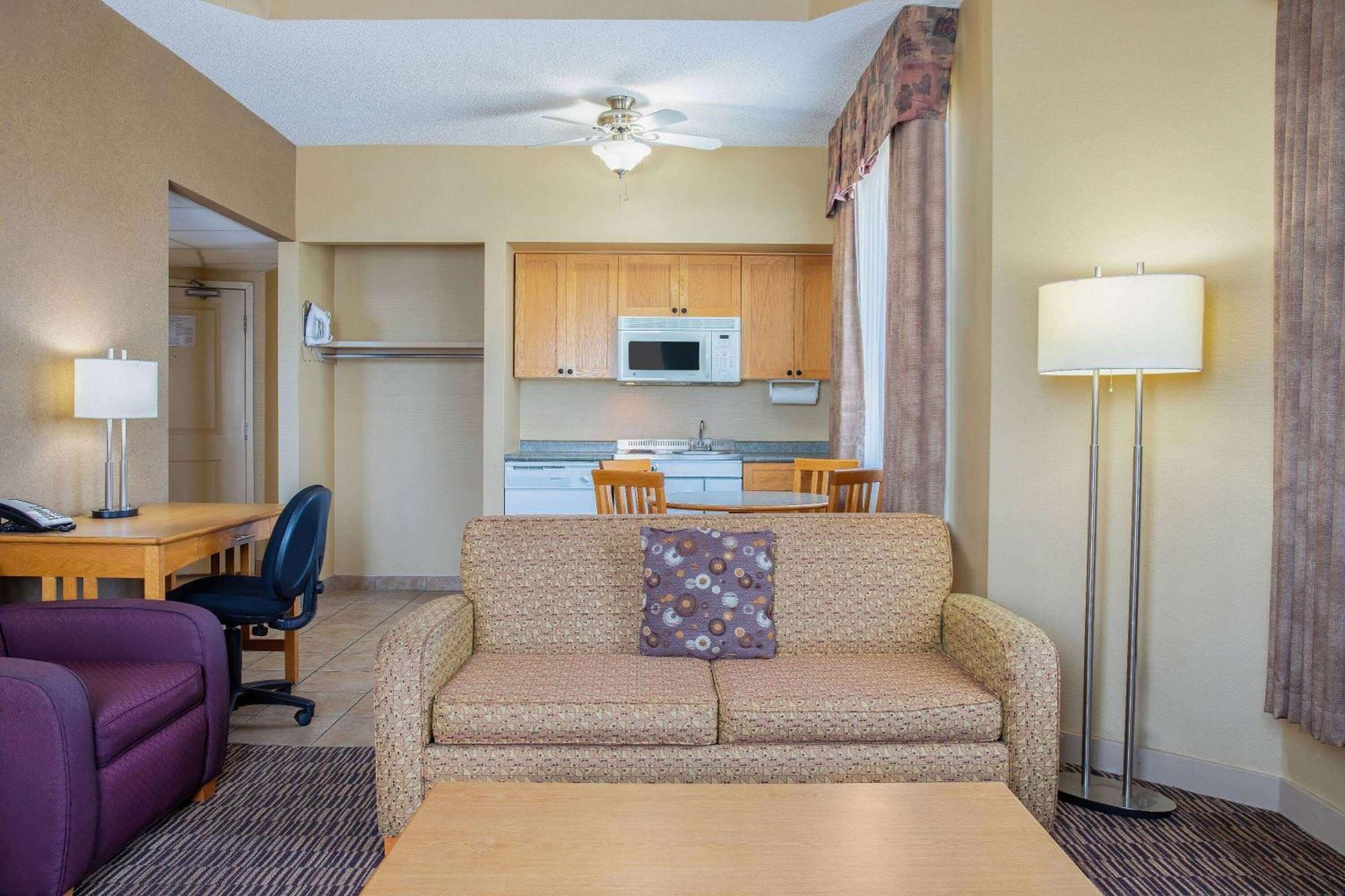 Days & By Wyndham West 3*