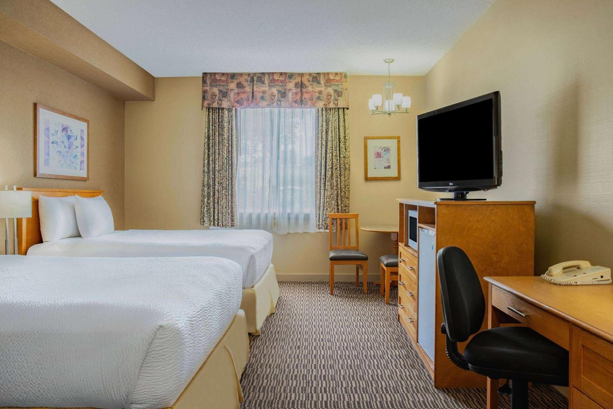 Days & By Wyndham West 3*