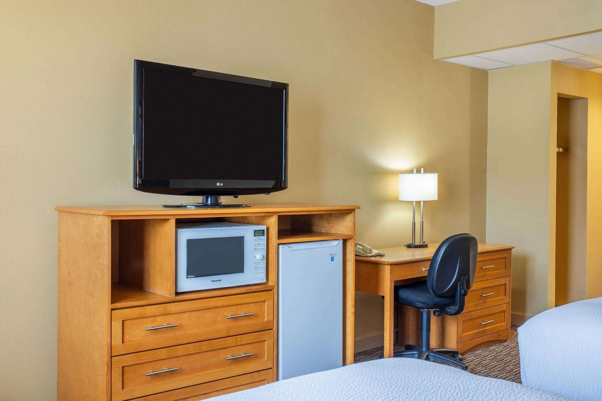 Hotel Days & By Wyndham West