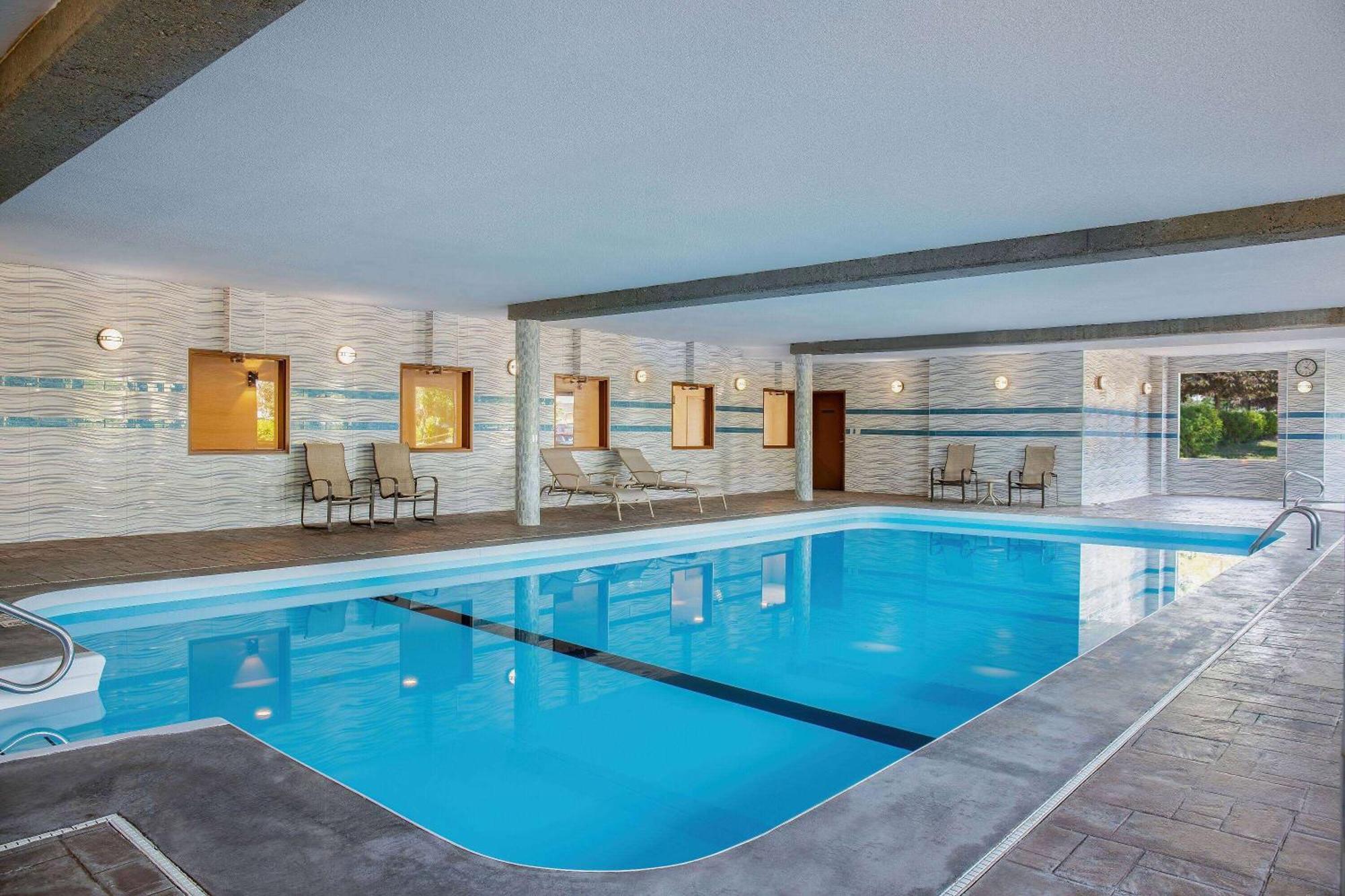 Days & By Wyndham West Edmonton
