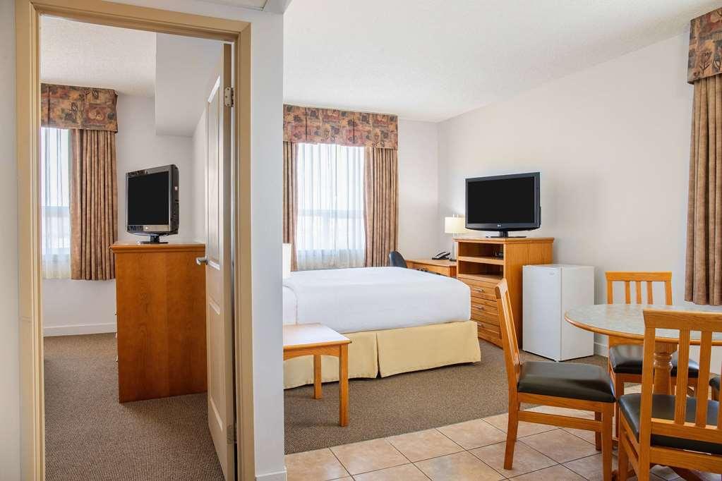 Days & By Wyndham West 3*