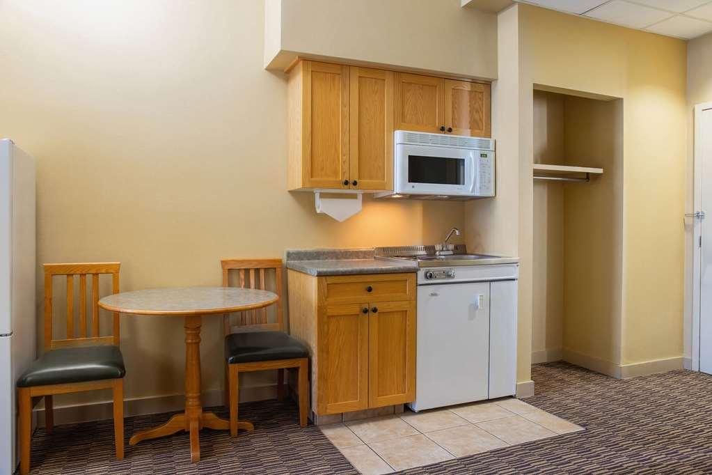 Hotel Days & By Wyndham West