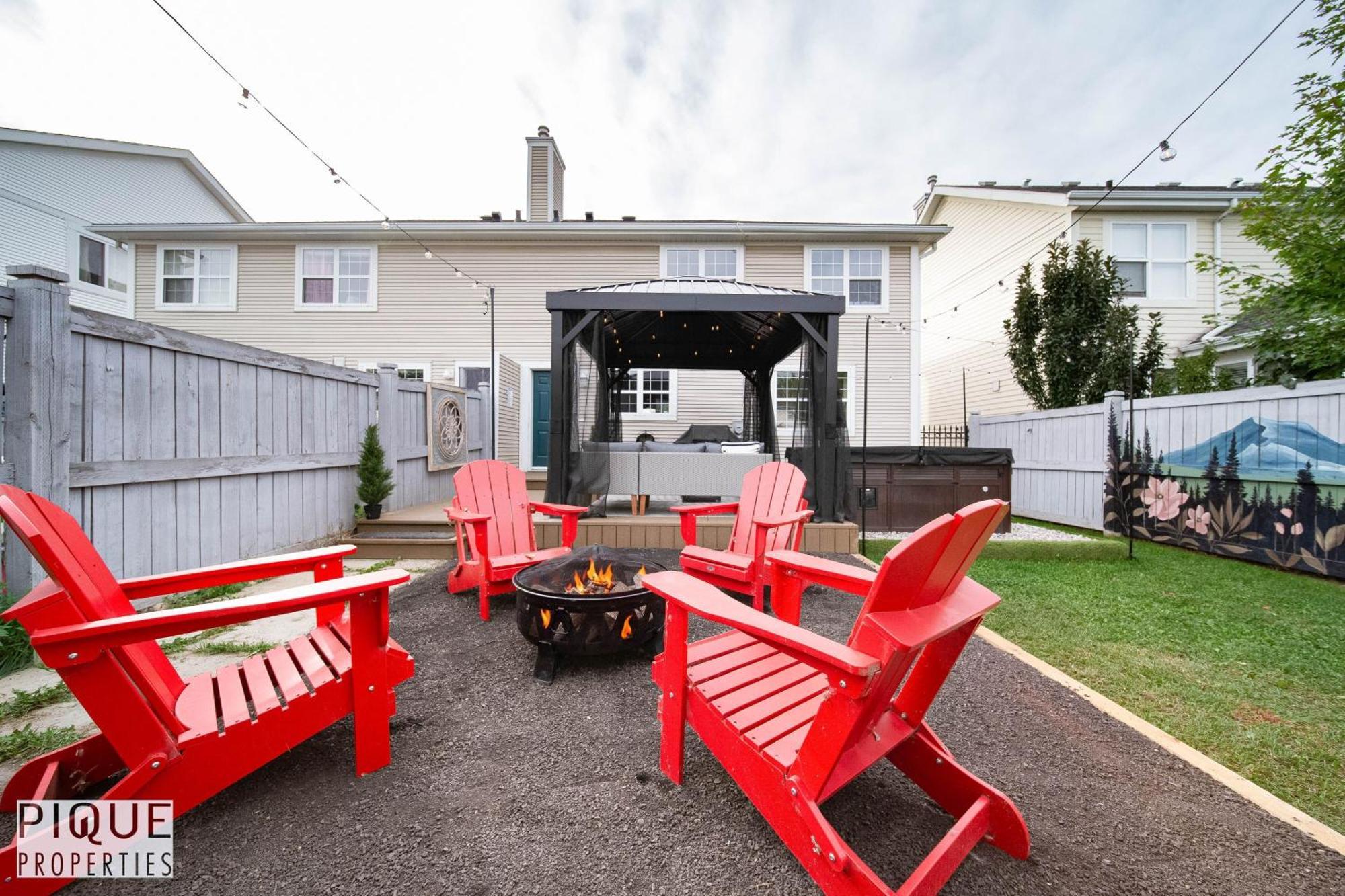 Holiday home 5 Bedroom Nordic Home, Pet Friendly, Garage, Wifi, Foosball! *