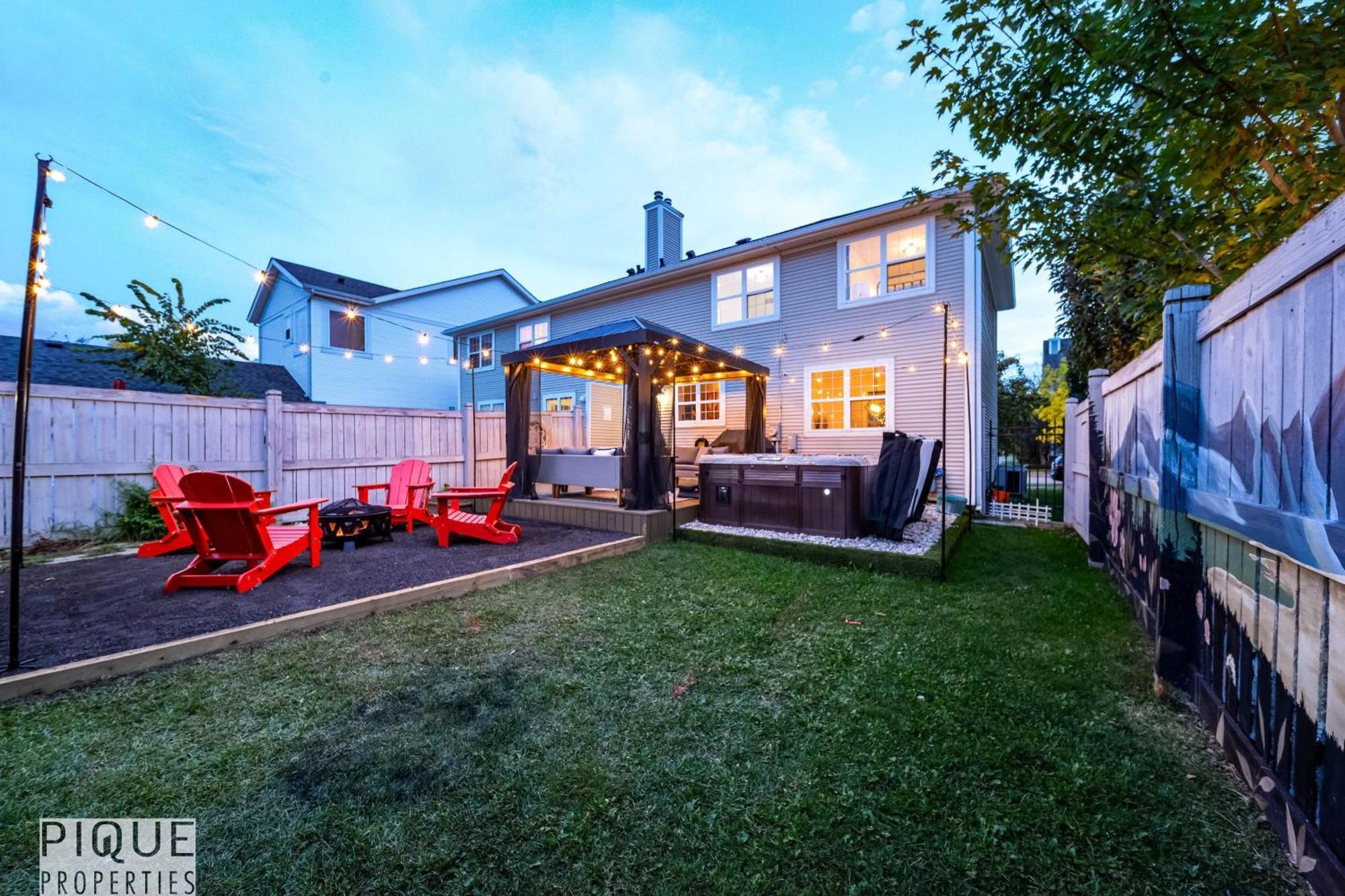 5 Bedroom Nordic Home, Pet Friendly, Garage, Wifi, Foosball! Holiday home Edmonton