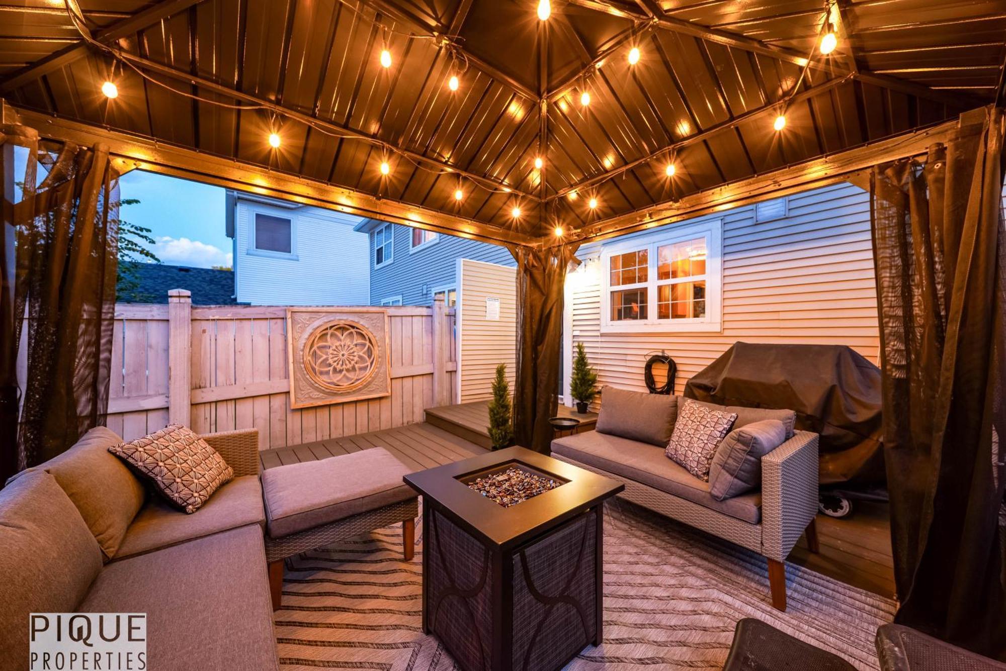 5 Bedroom Nordic Home, Pet Friendly, Garage, Wifi, Foosball! * Edmonton