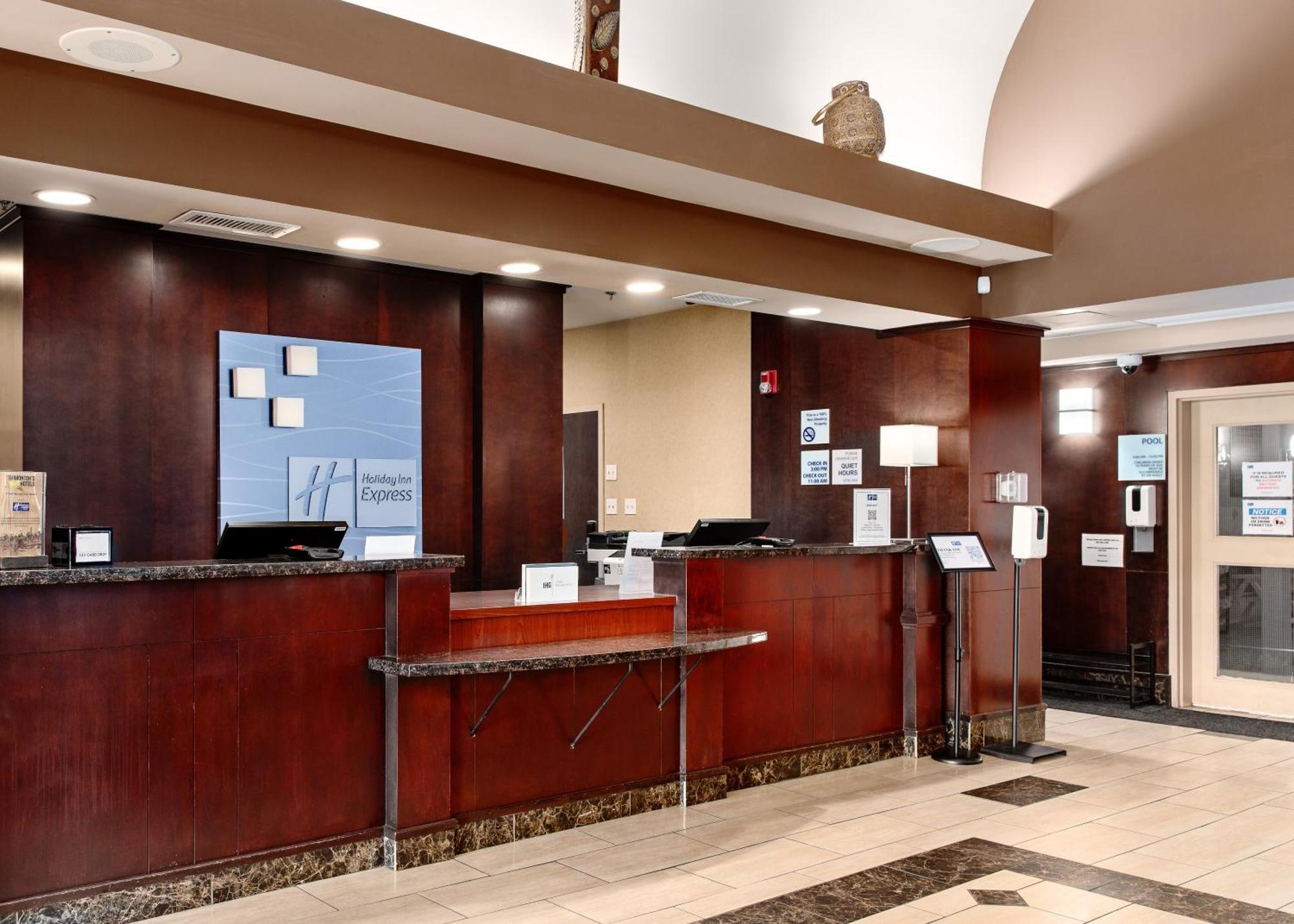 Hotel Holiday Express North By Ihg 3*