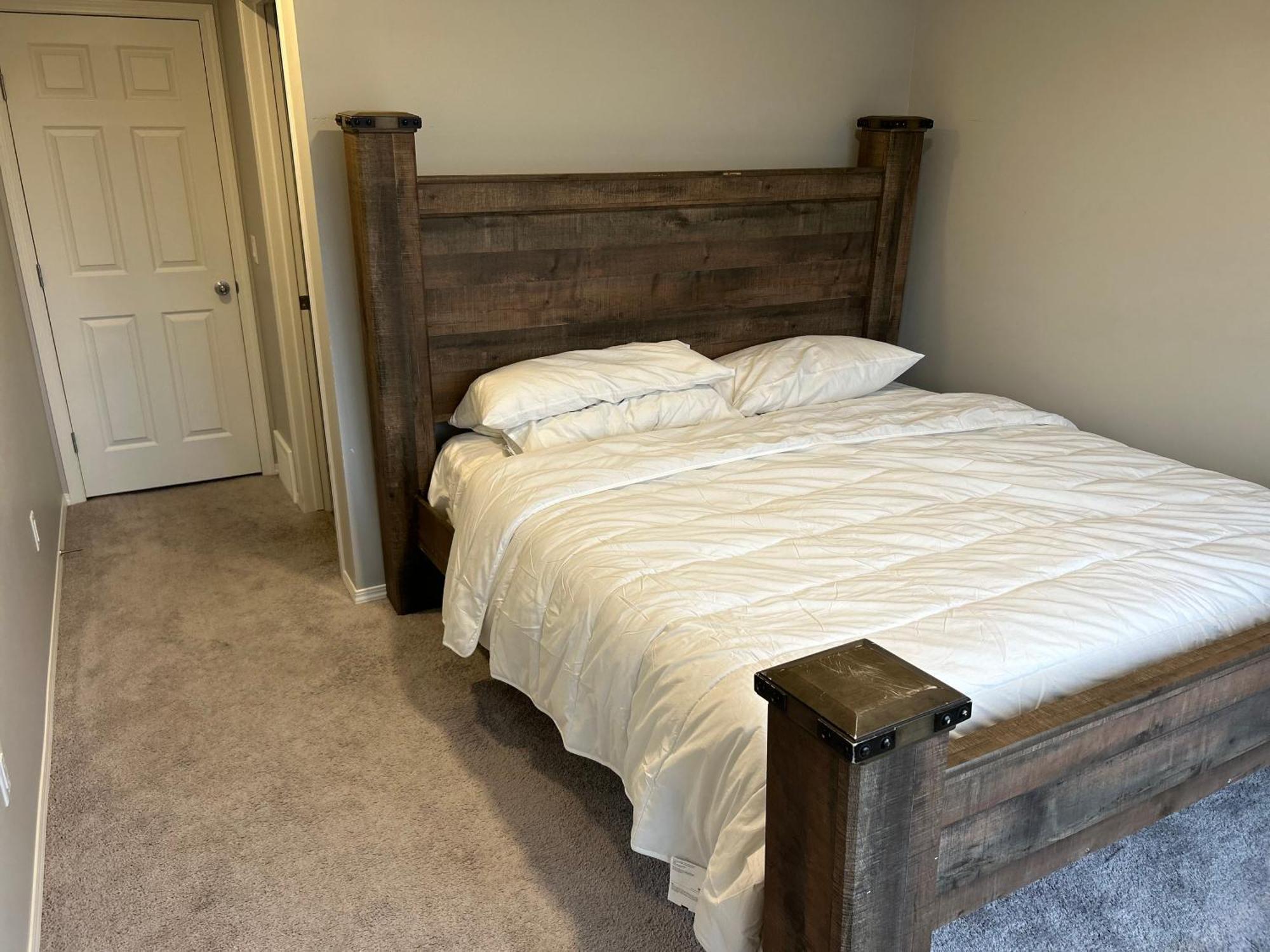 Bedroom Sw Hwy 2 Near Yeg Guest house *
